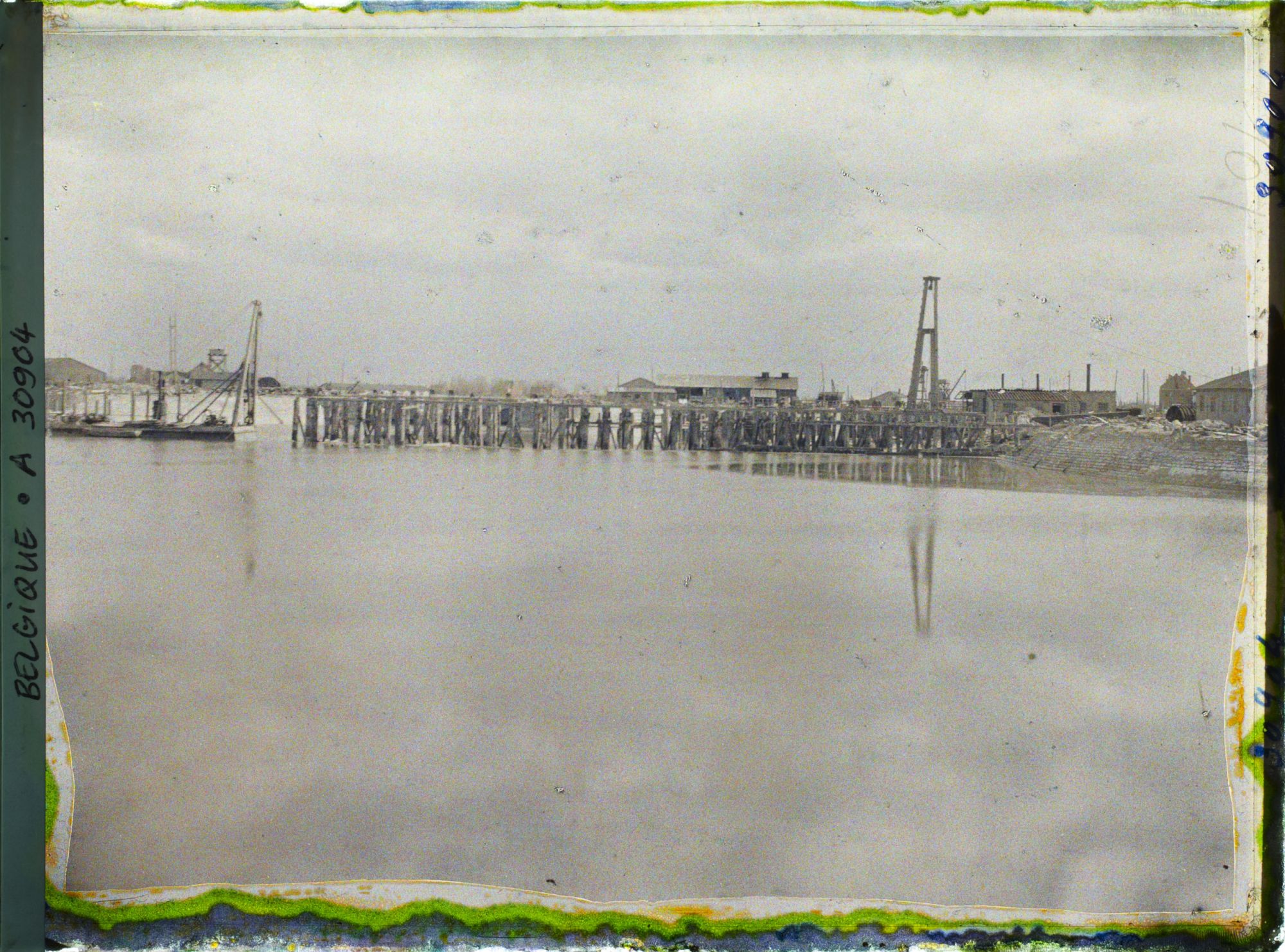 Image représentant Belgique, Nieuport, Une vue vers les Ecluses