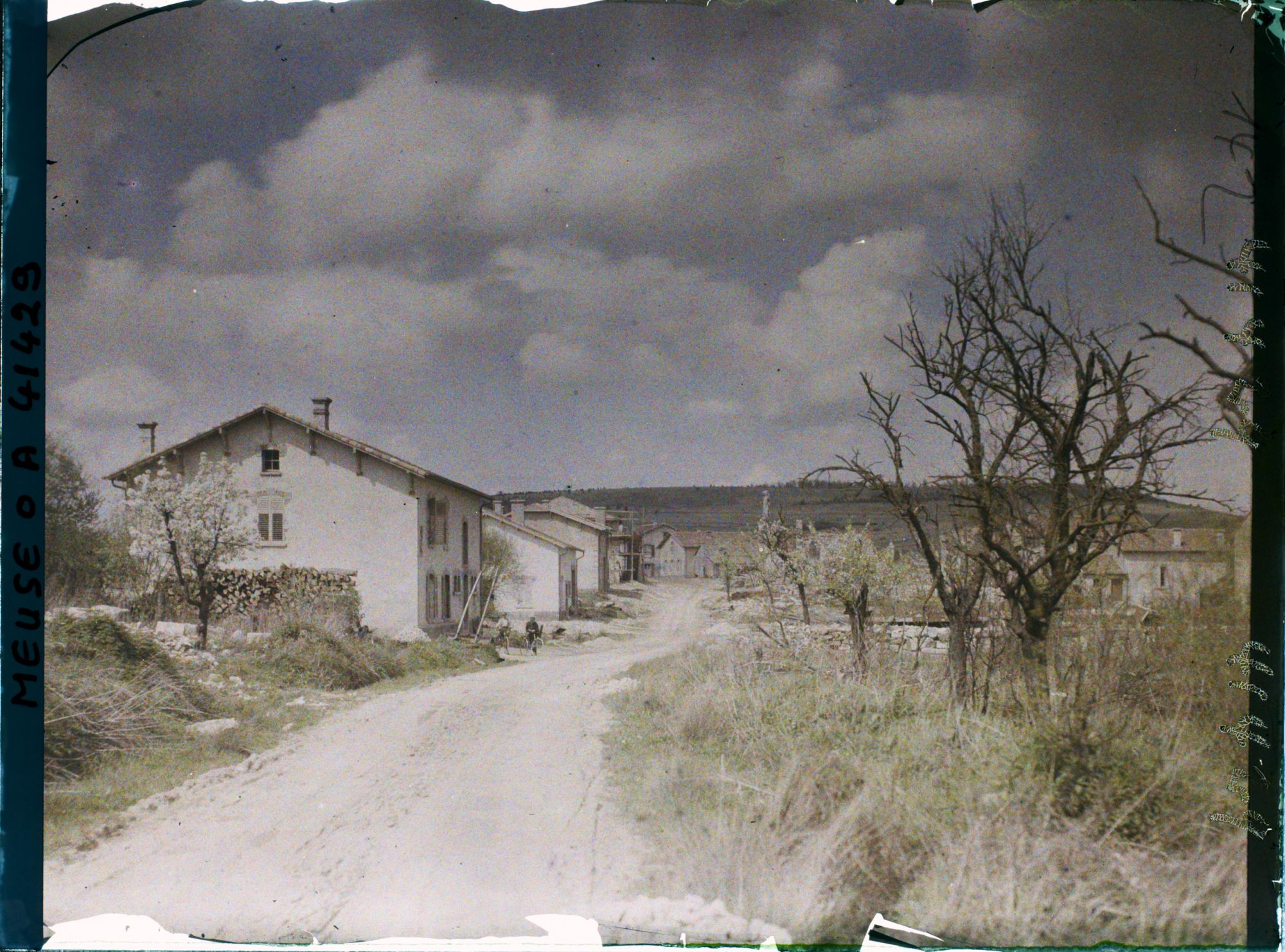Image représentant France, Les Eparges, Entrée Ouest du Village