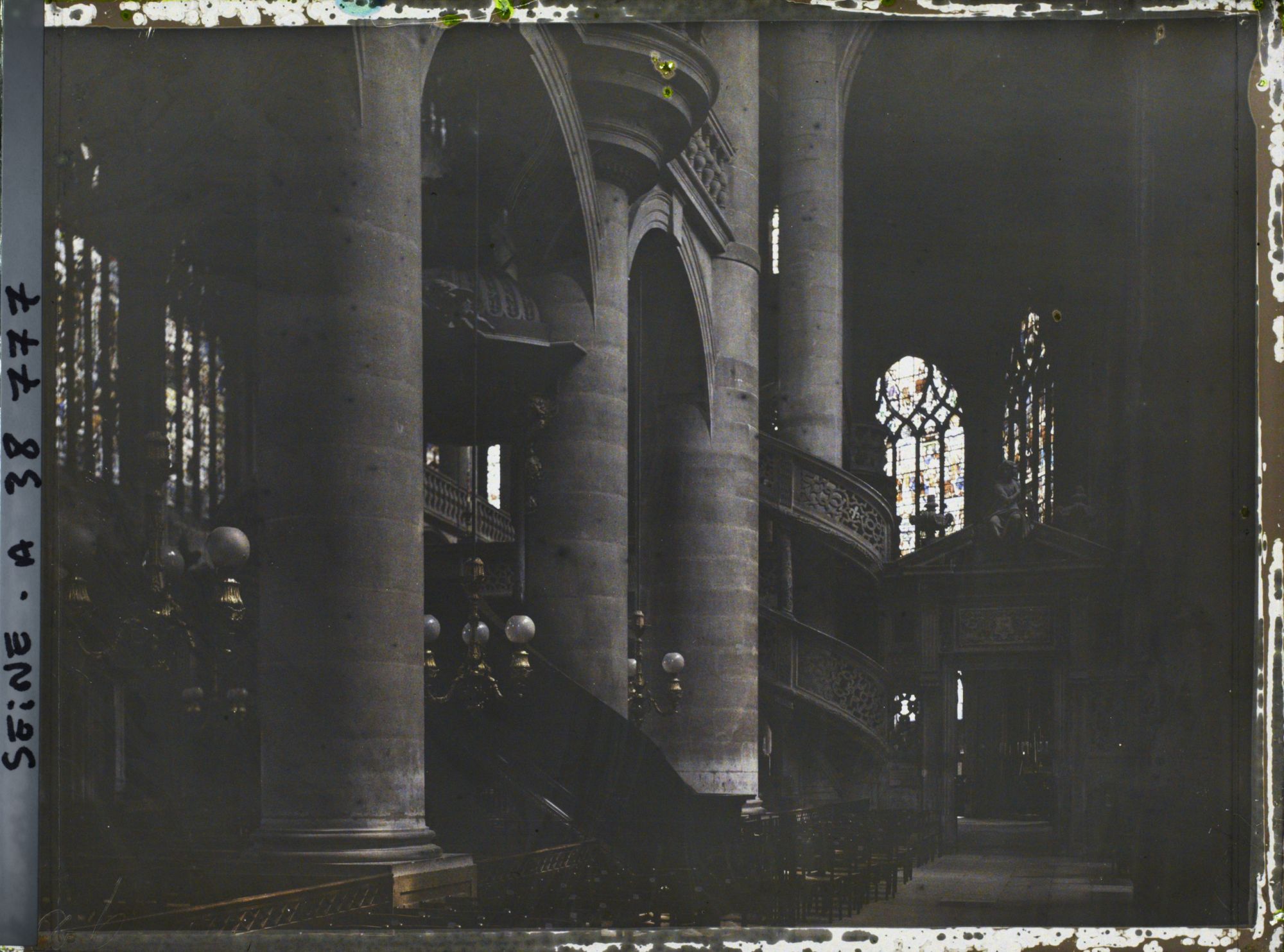 Image représentant Intérieur de l'église Saint-Etienne-du-Mont