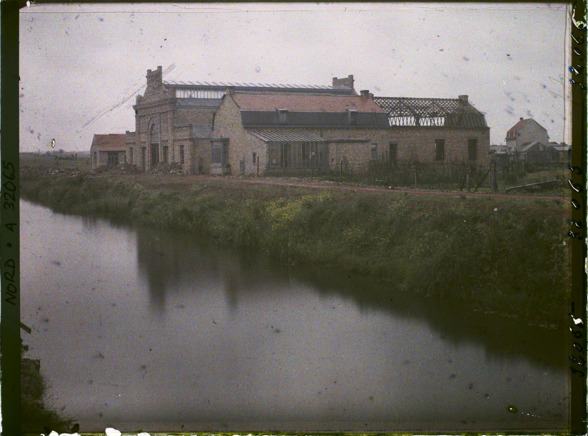 Image représentant France, Merville, Usine le long de la Borre