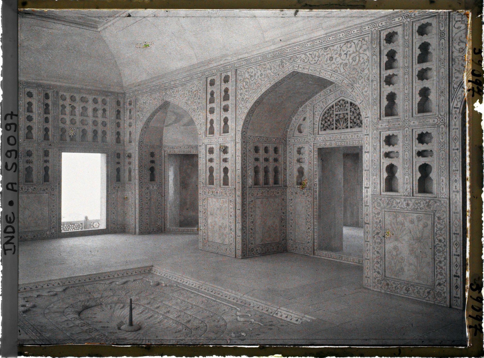 Image représentant L'intérieur de la tour du Jasmin (Musamman Burj) dans le fort Rouge (Lal Qila)
