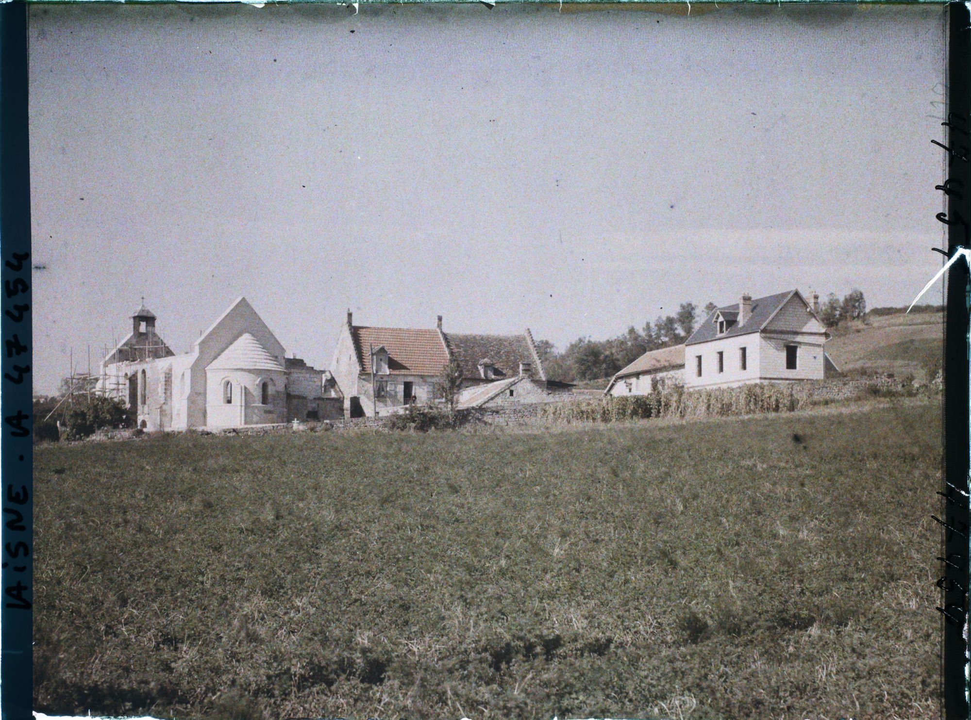 Image représentant France, Ste Marguerite, Vue vers l'Eglise