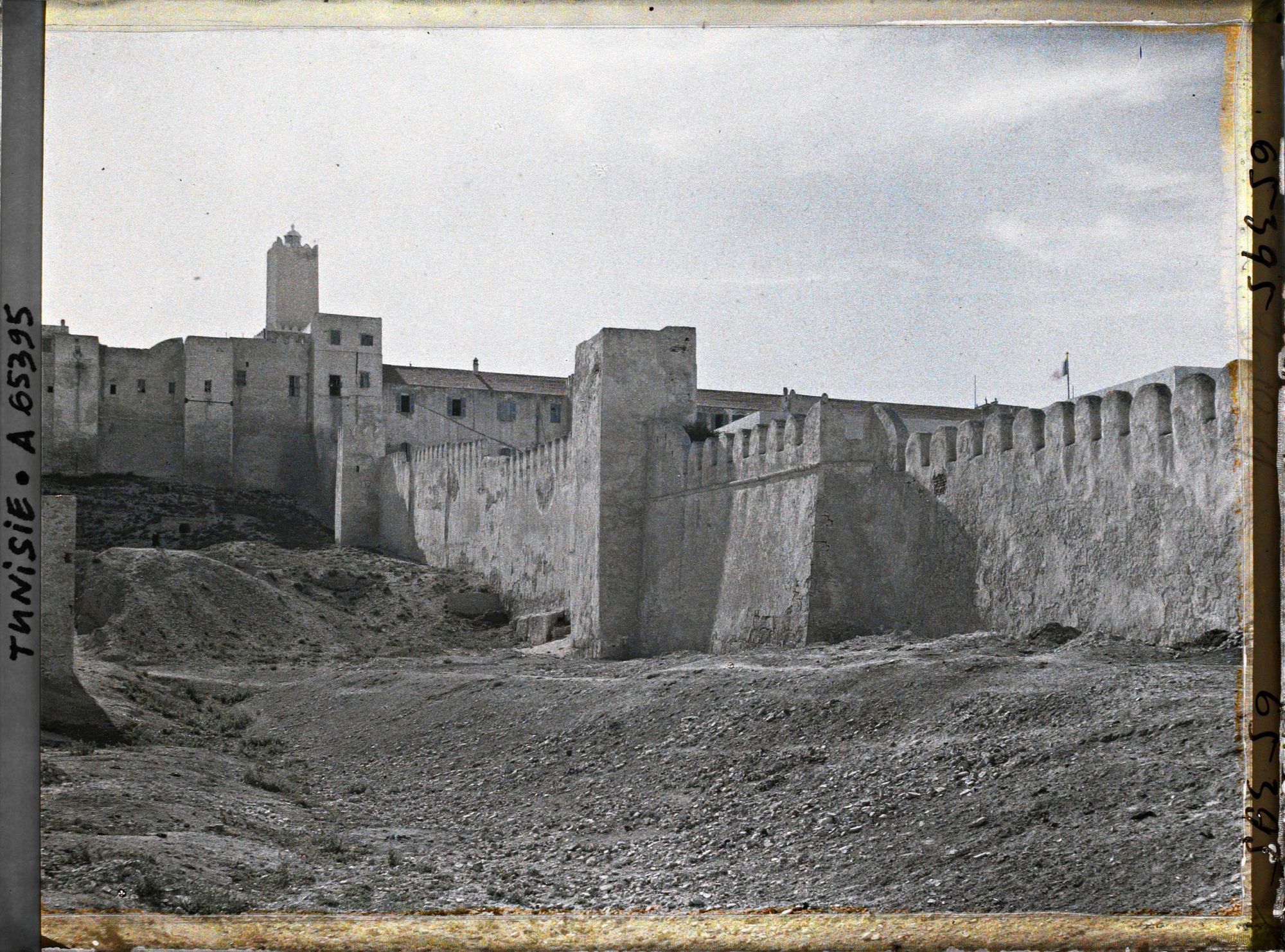 Image représentant Le rempart méridional de la ville et la casbah