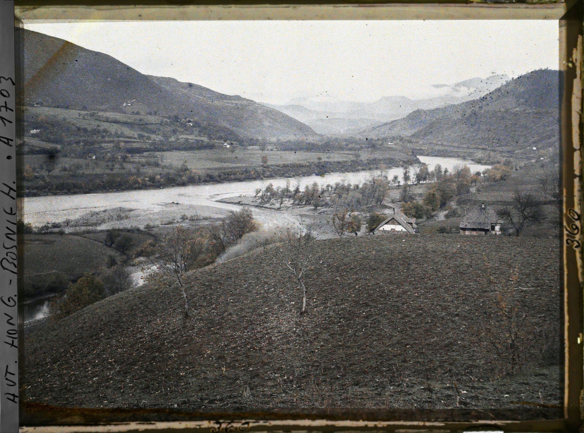 Image représentant La vallée de la Drina vue vers l'aval