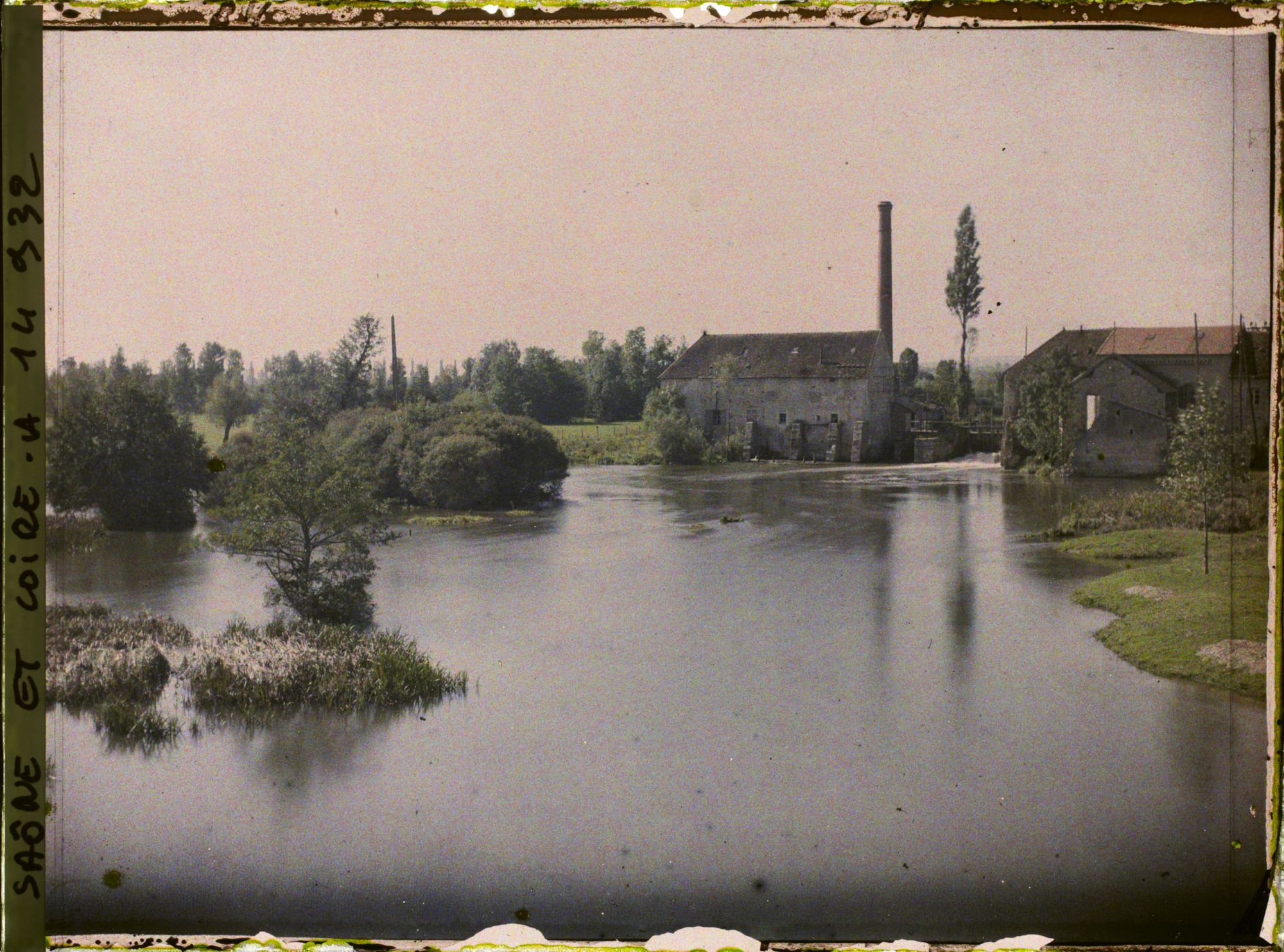 Image représentant Un moulin à eau le long de la Grosne