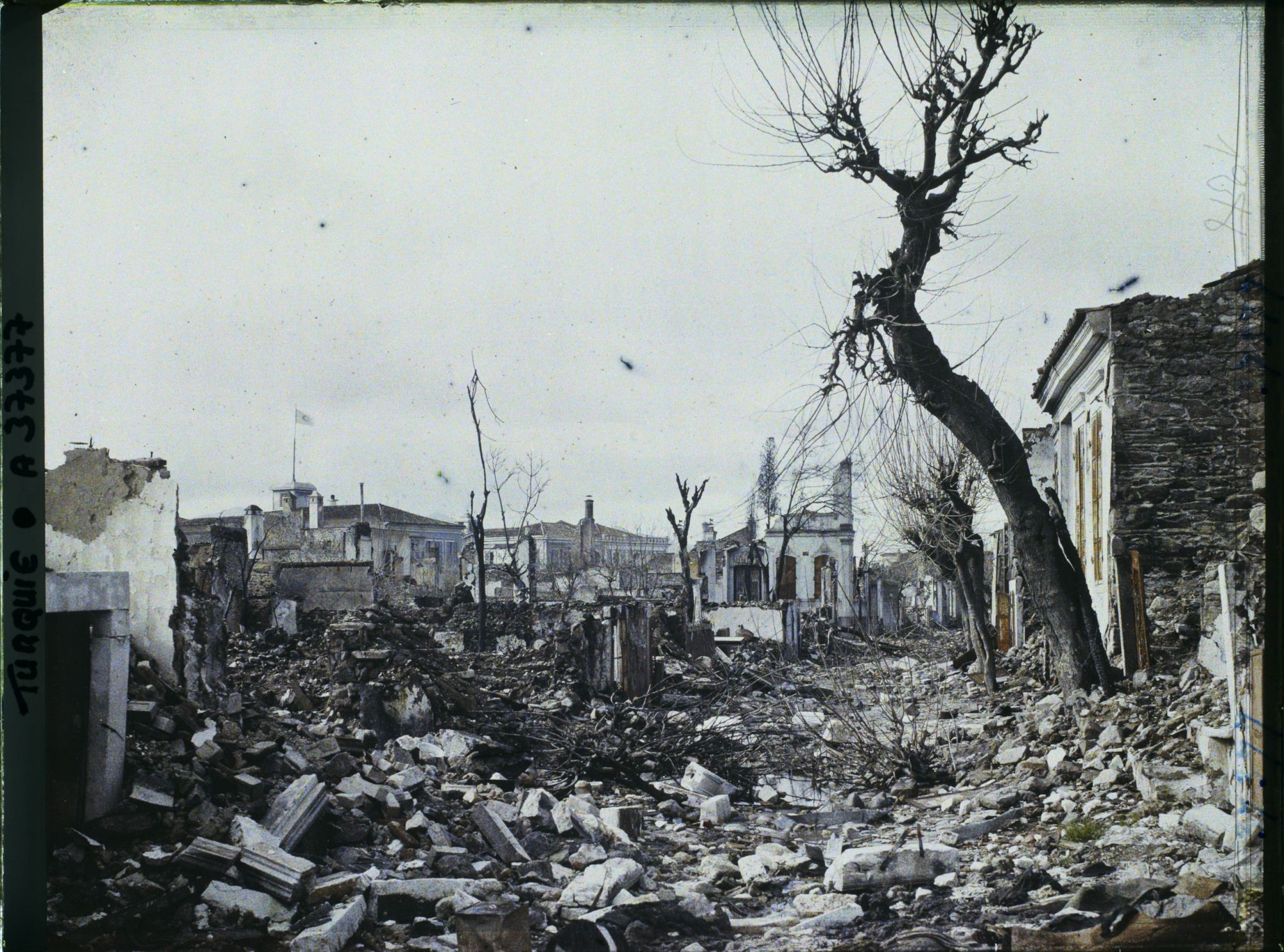 Image représentant Turquie, Smyrne, Incendie de Smyrne en Septembre 1922, Ruines de Quartier Tchayirli-Bagtché