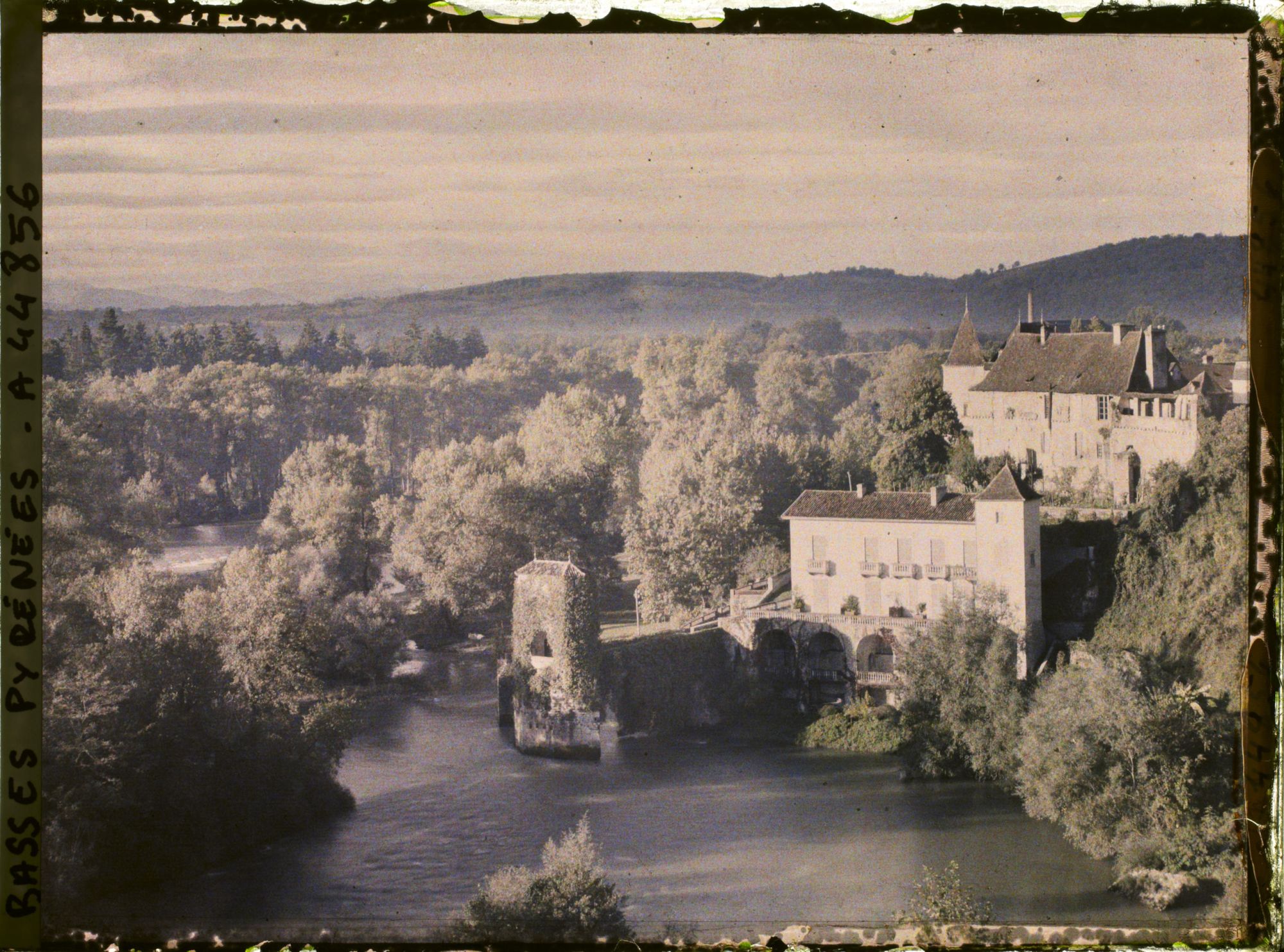 Image représentant France, Sauveterre de Béarn, Panorama. Effet du matin