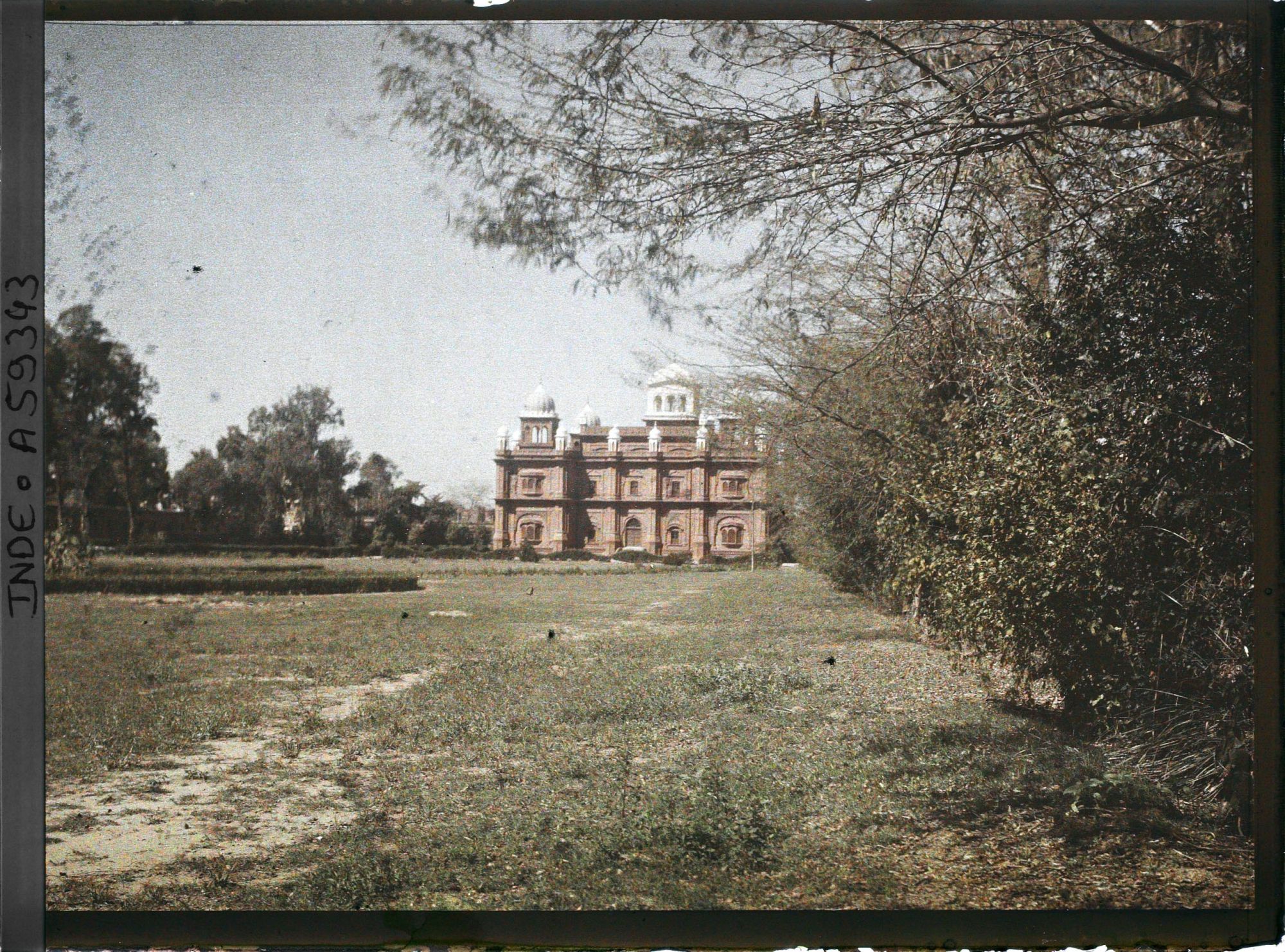 Image représentant Le gurdwara, lieu de culte des sikhs, localement appelé Vadda gurudwara.