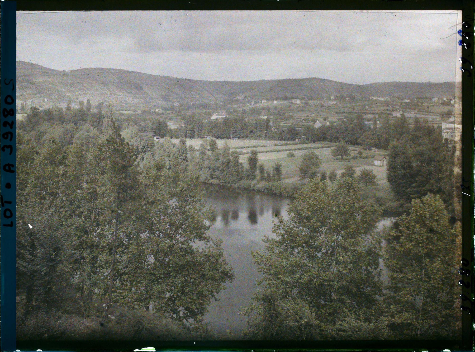 Image représentant France, Cahors, Le Lot vue prise de la Place Lafayette