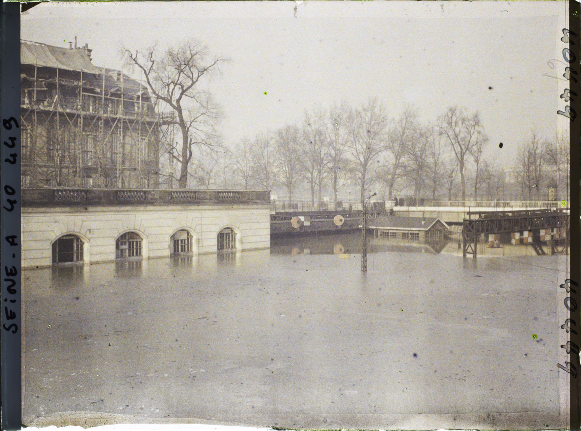 Image représentant La gare des Invalides inondée par la crue de la Seine