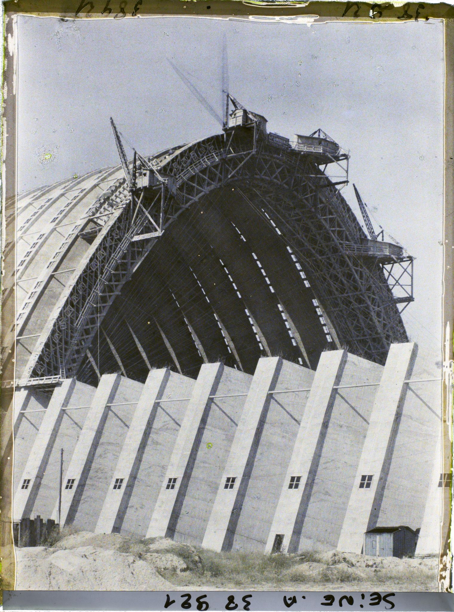 Image représentant Vue d'un des hangars à dirigeables en construction