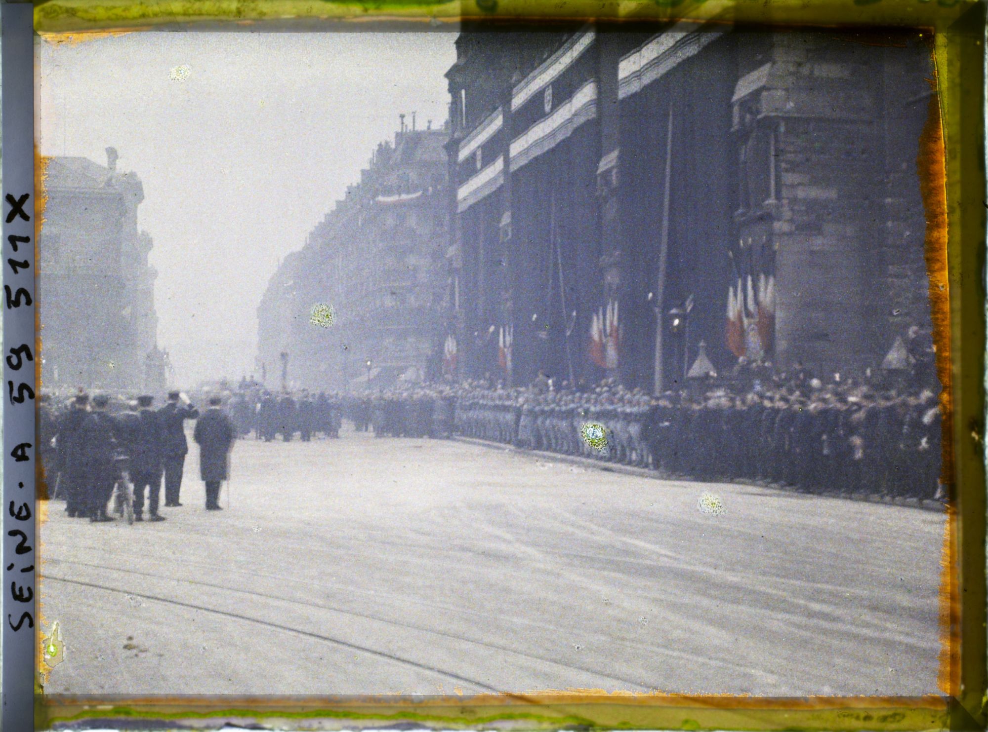 Image représentant Les obsèques du maréchal Foch à la cathédrale Notre-Dame, le départ du cortège funèbre