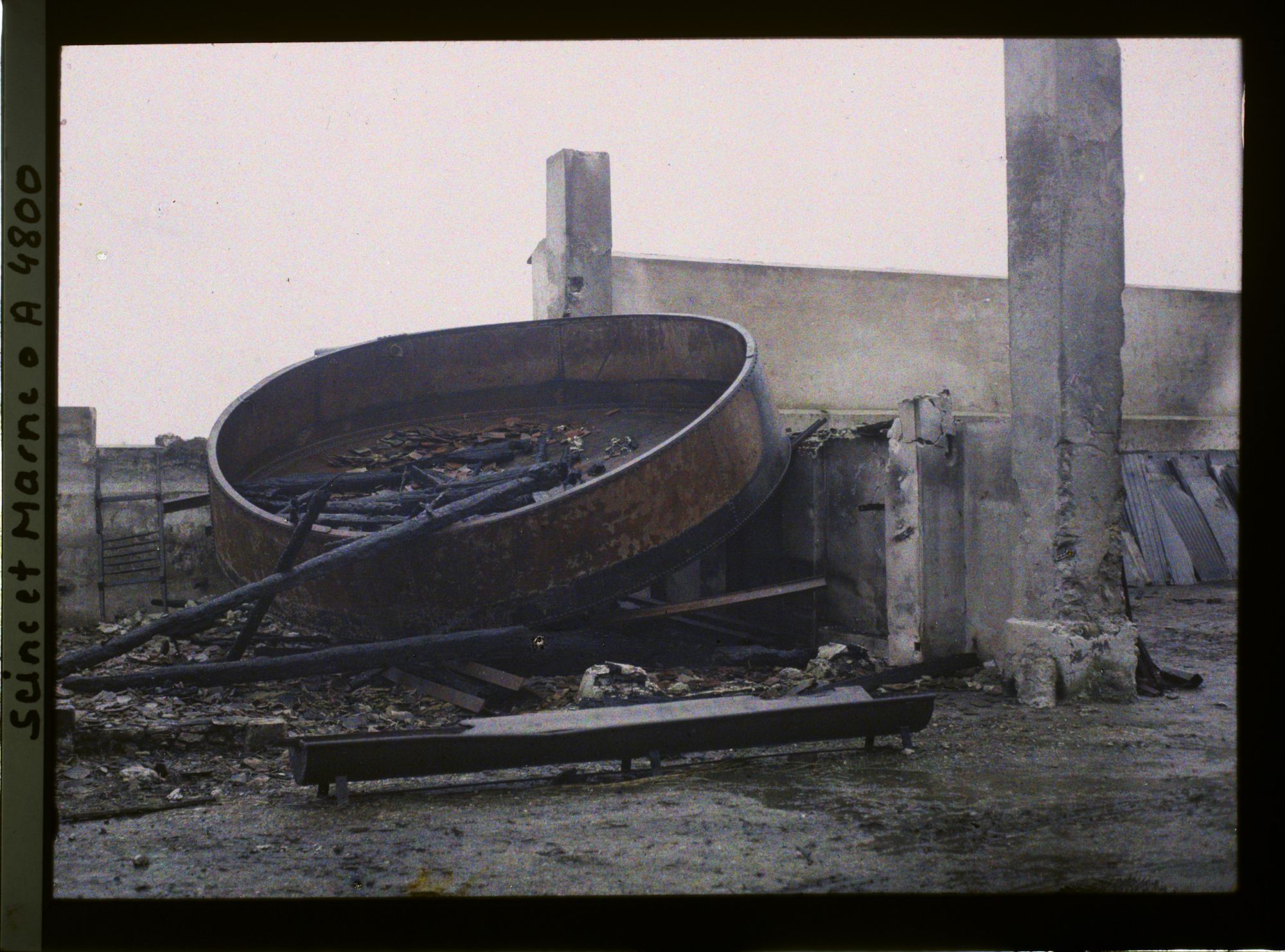 Image représentant France, Neufmontiers, Réservoir citerne pour les moutons (ferme de la grande cour)