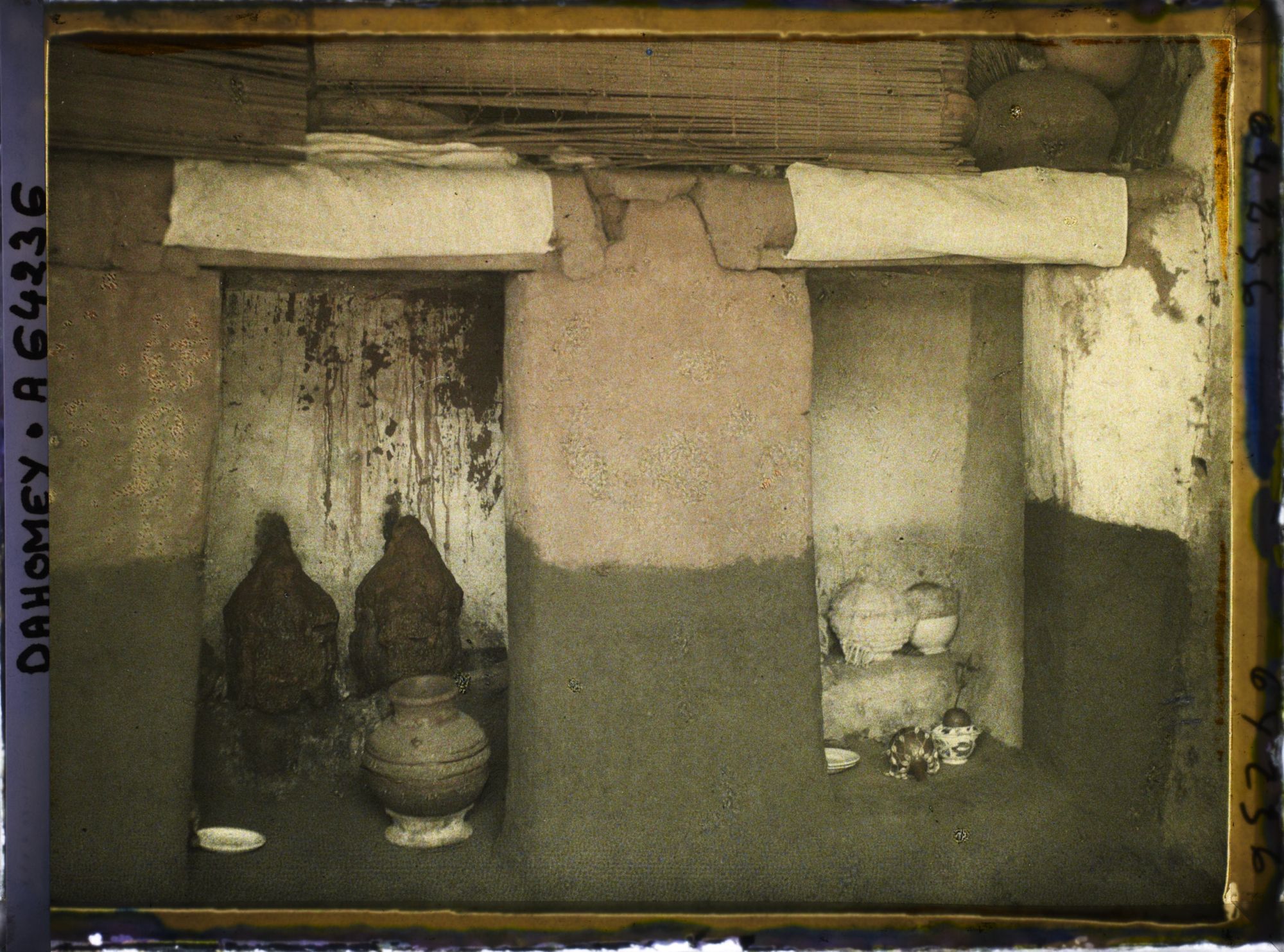 Image représentant Autels chez le féticheur du Serpent