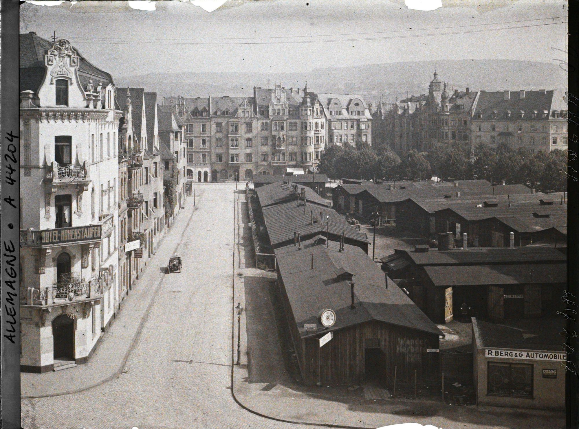 Image représentant Allemagne, Coblence, Place de la Gare, barraquements militaires