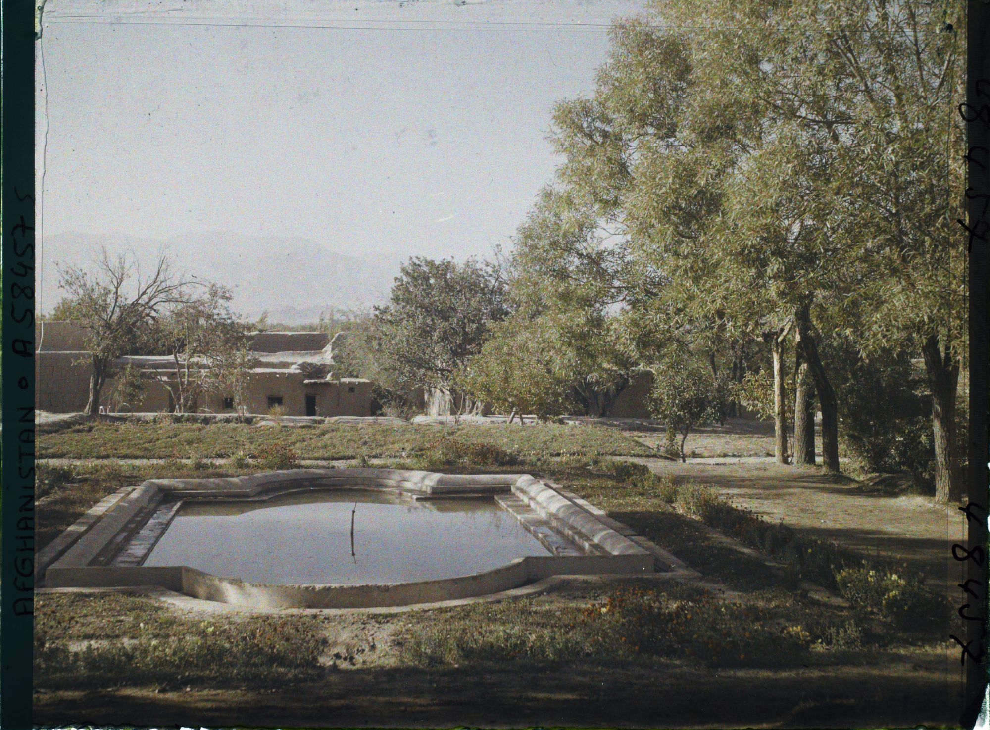 Image représentant Afghanistan, Kala-i-Fatou, Perspective dans les Jardins de l'Emir