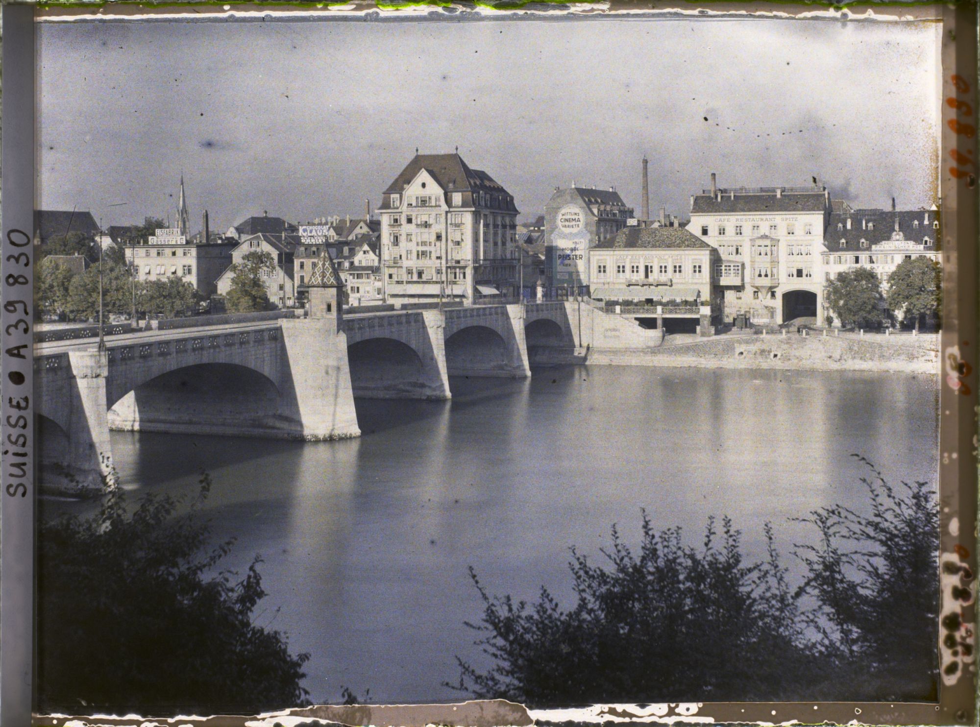 Image représentant Le Rhin et le pont du Milieu