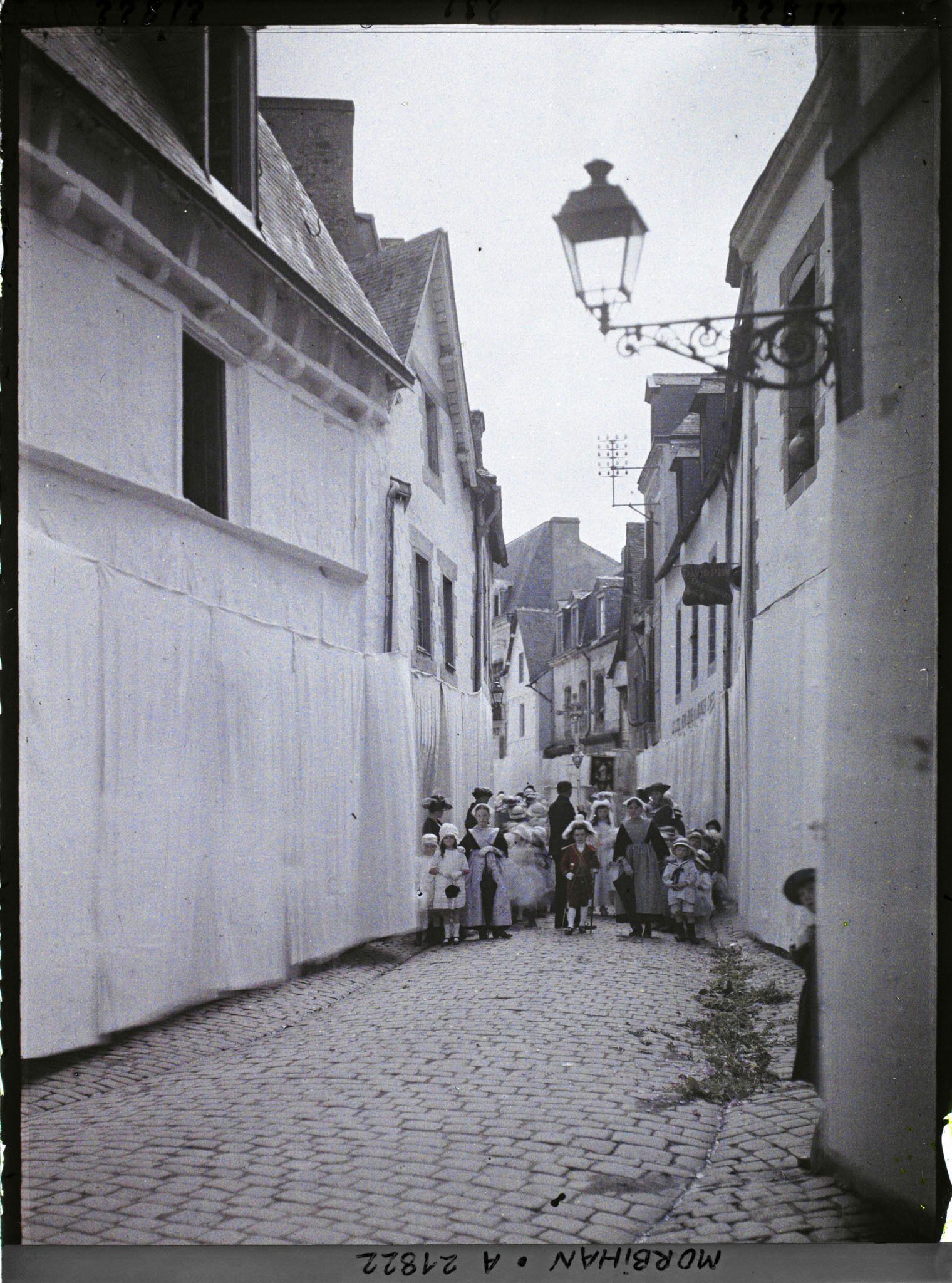 Image représentant La procession de la Fête-Dieu dans la rue du Belzic