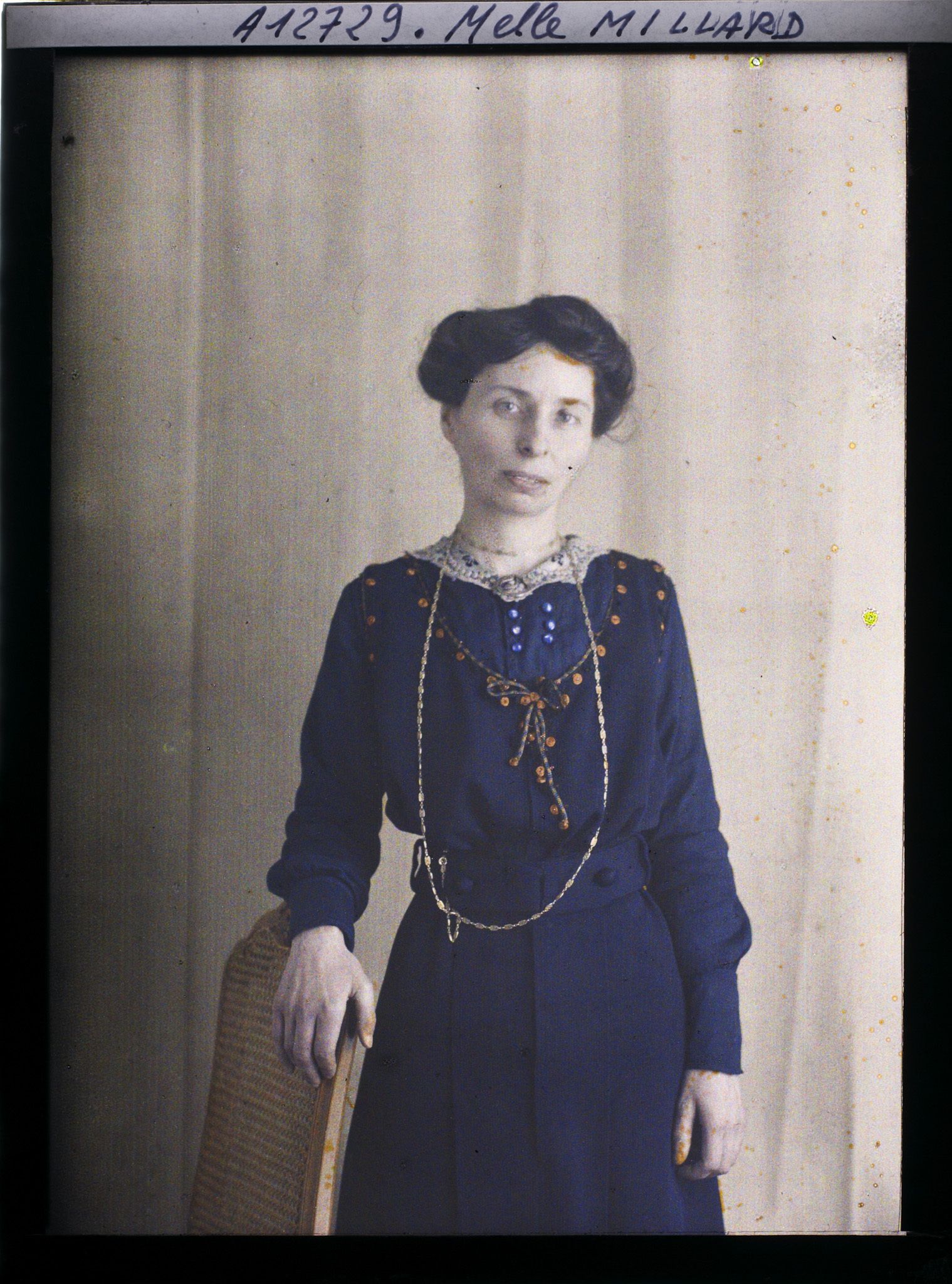 Image représentant https://musee-albert-kahn.s-museum.fr/home/NWQ2OTAwYzNmYjZlZTk1ZWQwODJmMjY4L2dlbmVyaWMtbm90aWNlLXRhYi9hdXRob3JpdHkvNjE3YTc5ZjVjZjhiODk2OGIzMzM3ZDIx/5d6900c3fb6ee95ed082f268/generic-notice-tab/authority/617a79ebcf8b8968b33373ff Mademoiselle Millard