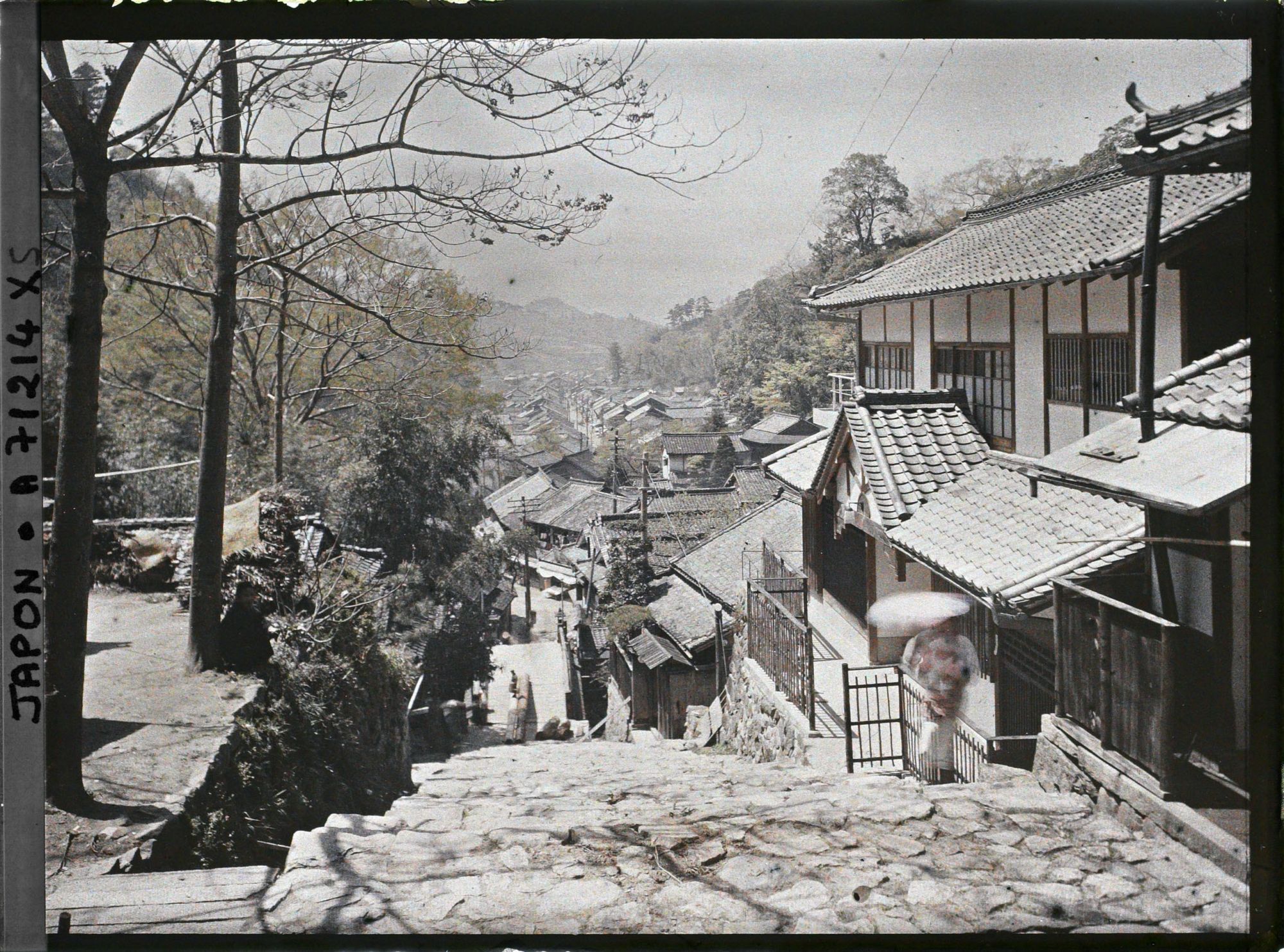Image représentant Village (station thermale ?) dans une vallée encaissée
