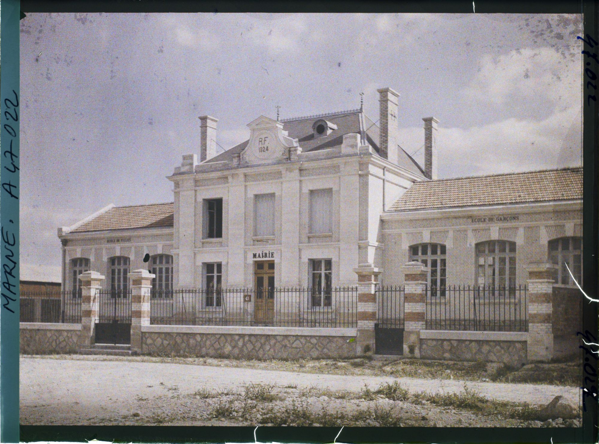 Image représentant France, Cernay en Dormois Marne 313 h, La Mairie et les Ecoles