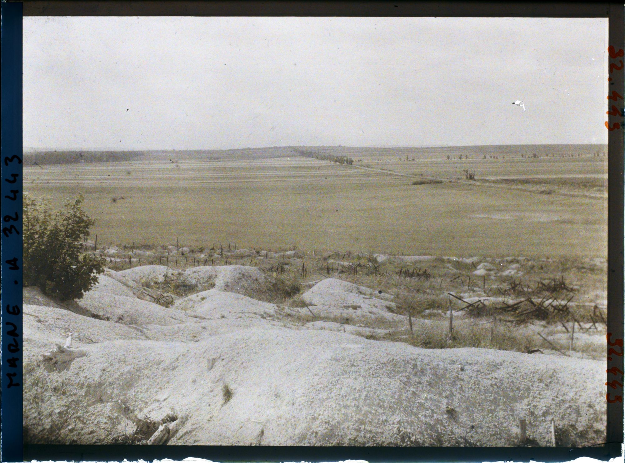 Image représentant France, Reims, Abords du fort, terre remise en Culture direction Châlons-Reims