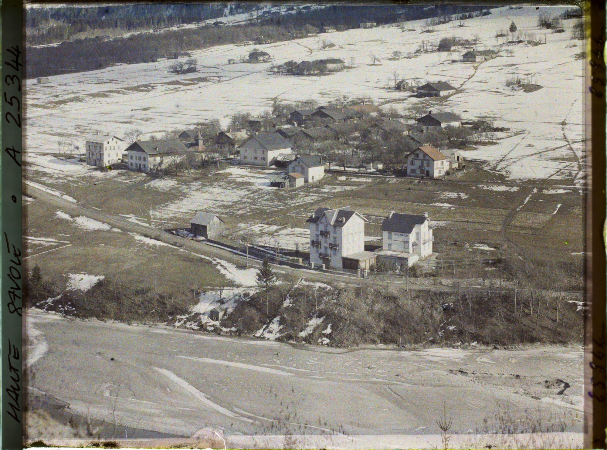 Image représentant France Les Alpes, Griaz, Vallée de Chamonix, Le Village des Griaz et ses prés