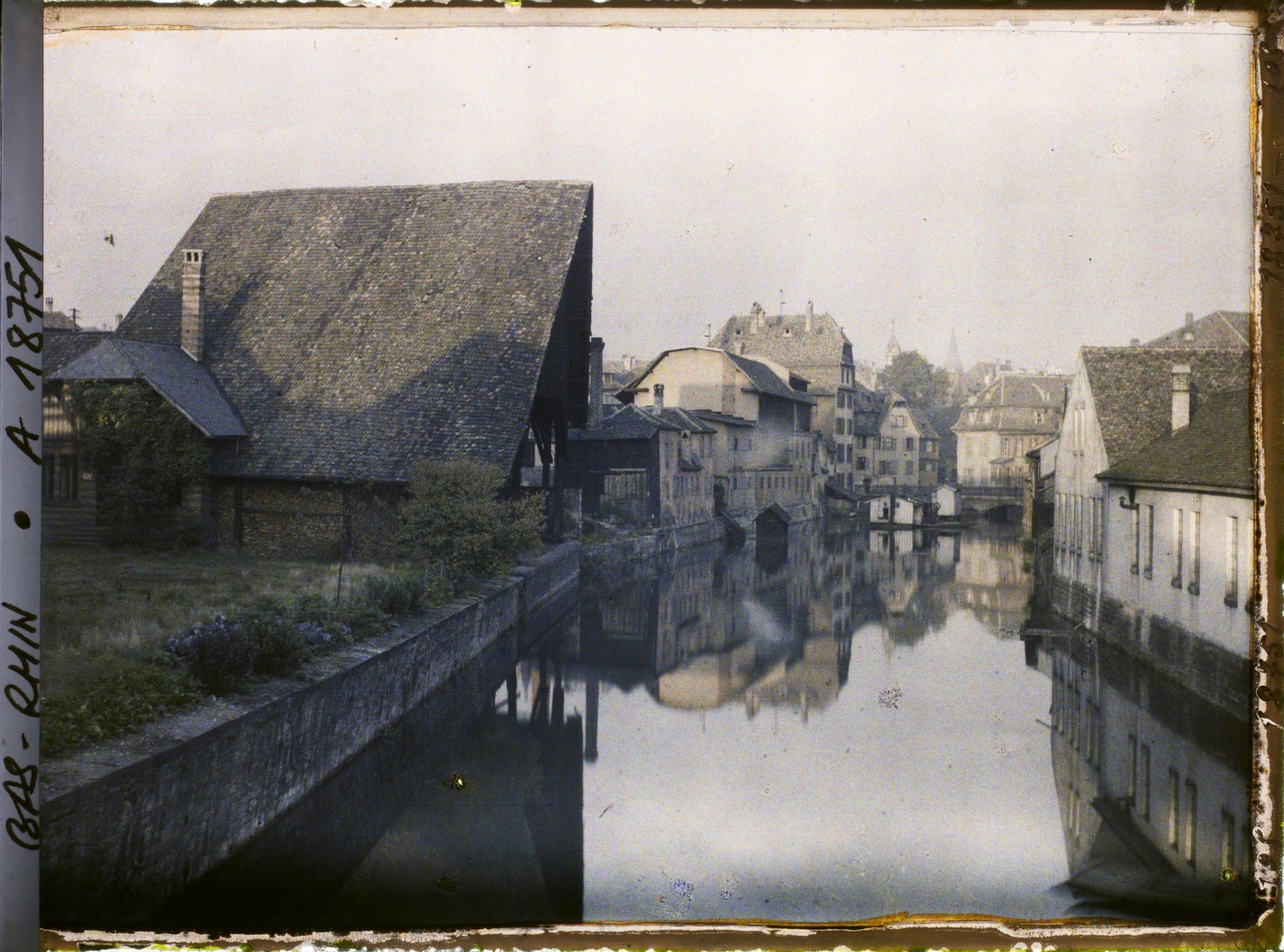 Image représentant France, Strasbourg, Un coin de la petite France, prise des ponts couverts