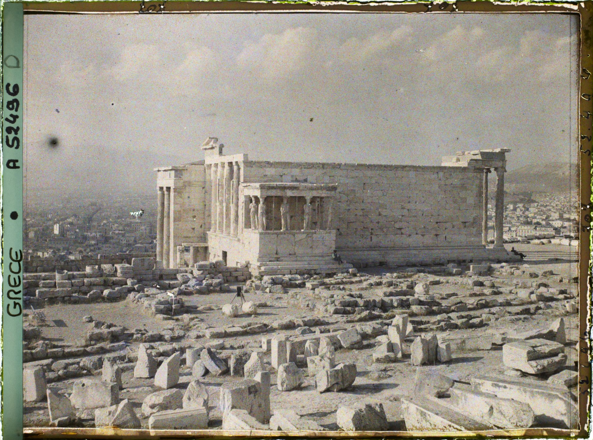 Image représentant Sur l'Acropole, vue d'ensemble de l'Erechteion (vu du sud-ouest)