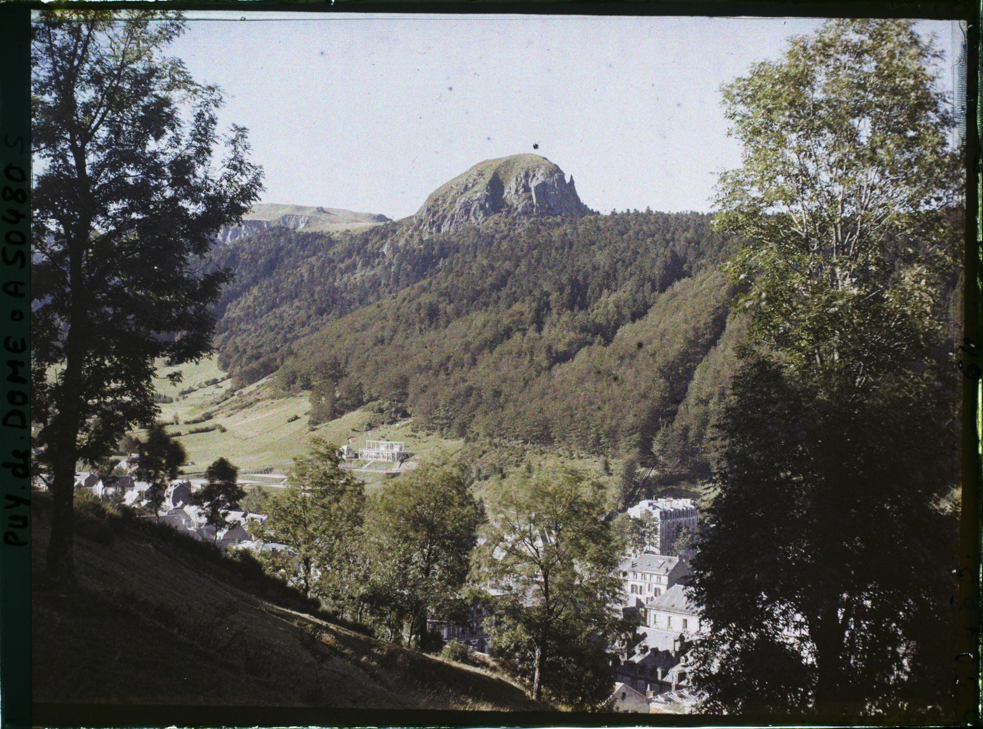 Image représentant France, Mont-Dore, Le Pic du Capucin - Vue prise au Chemin de Melchi - Roze