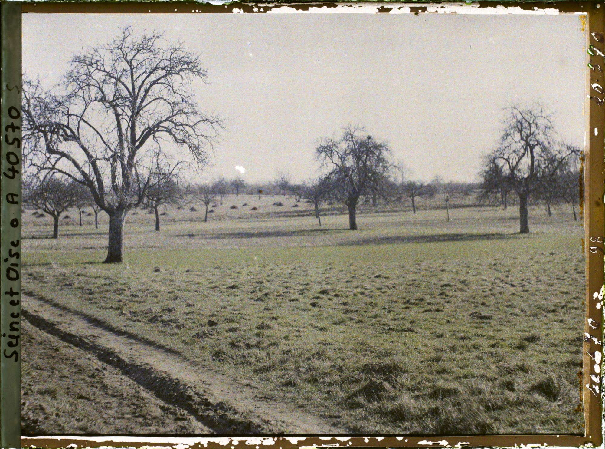 Image représentant France, Les Clayes, Champ non labouré