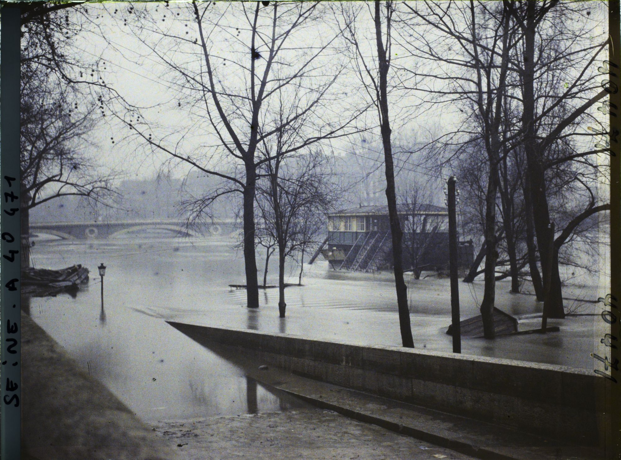 Image représentant La crue de la Seine quai de l'Hôtel-de-Ville, en direction du pont Louis-Philippe et de l'île Saint-Louis