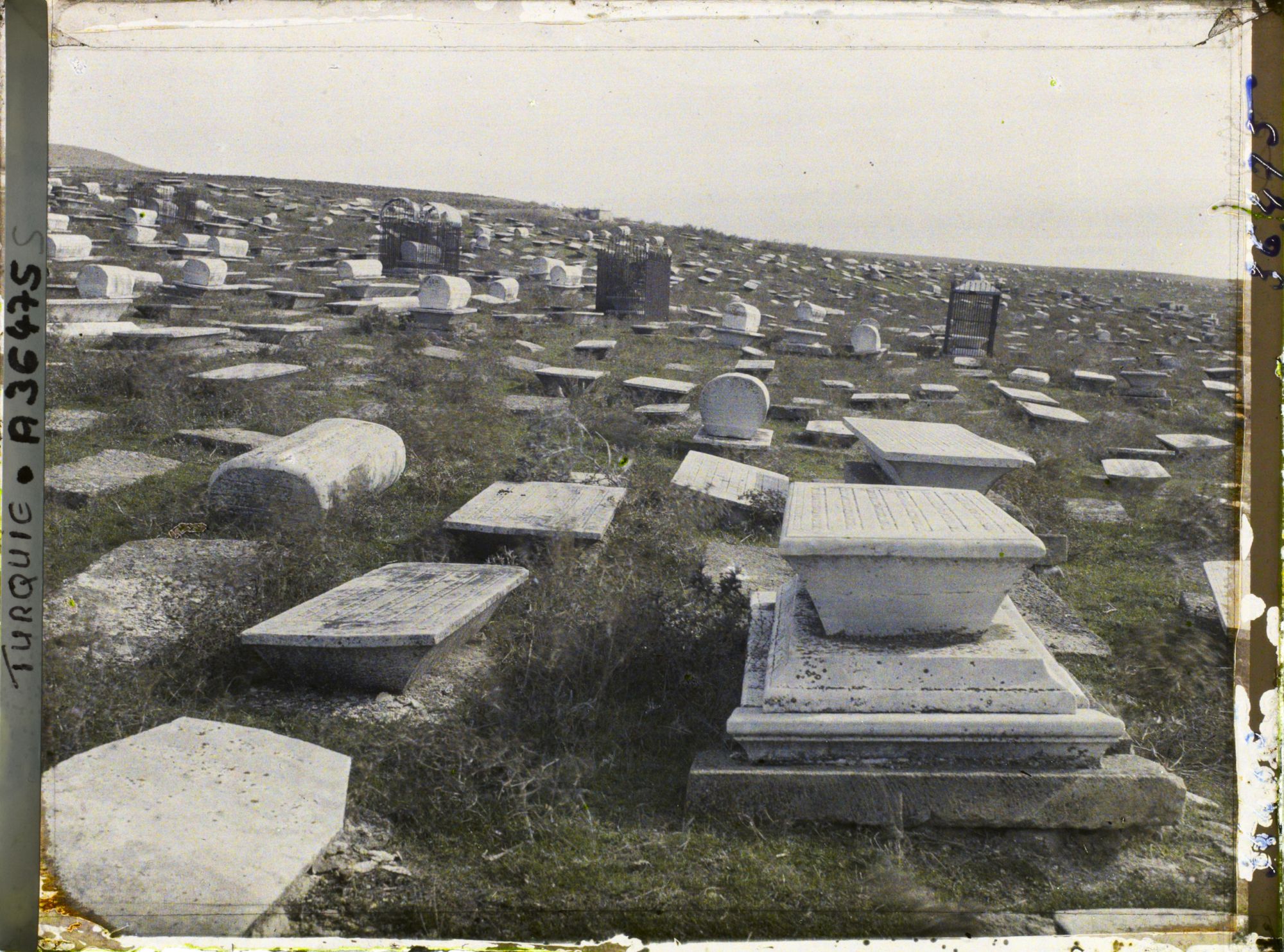 Image représentant les tombes du cimetière juif