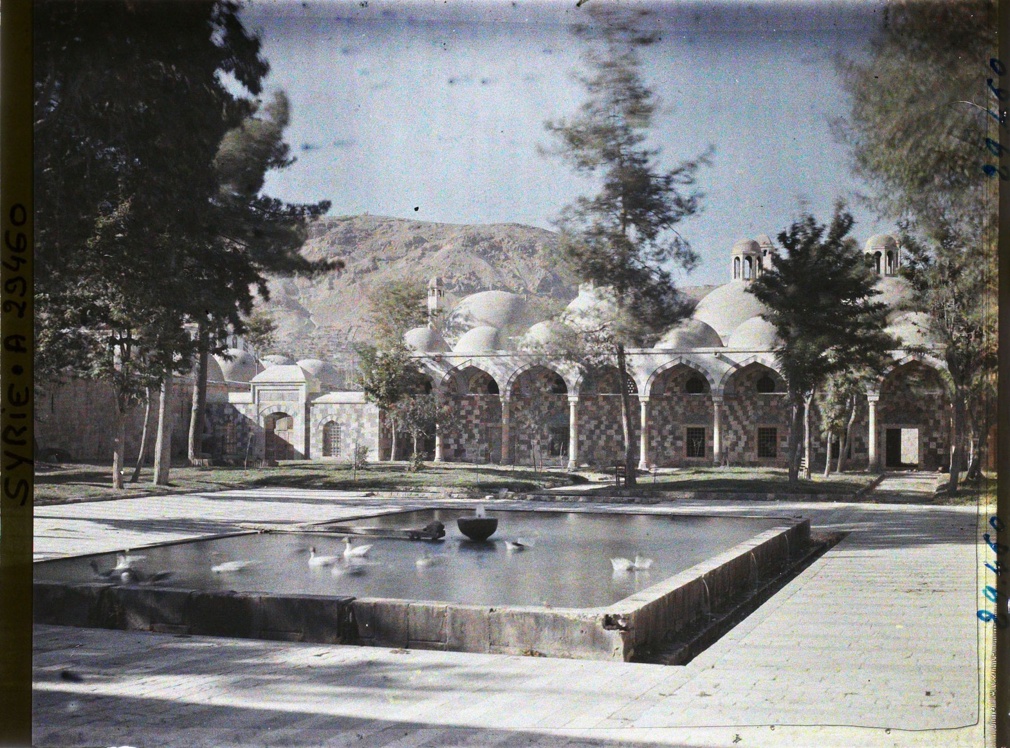 Image représentant La cour et les bâtiments annexes de la Tekkiye Suleymaniye