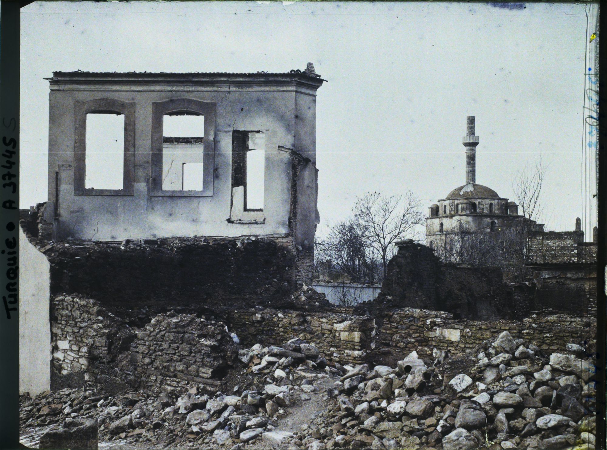 Image représentant Turquie, Aidin, Ruines vers la Mosquée Djami-Djihan