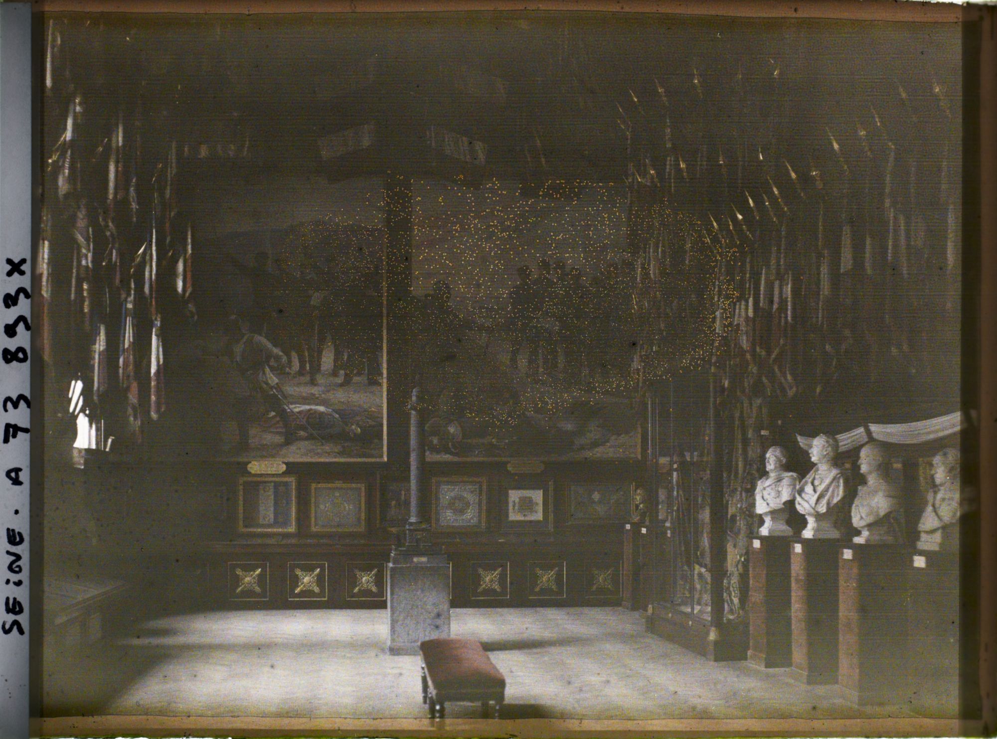 Image représentant L'hôtel des Invalides, fond de la salle Turenne ou des Drapeaux