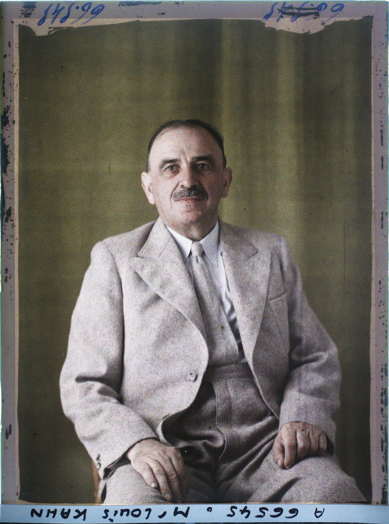 Image représentant https://musee-albert-kahn.s-museum.fr/home/NWQ2OTAwYzNmYjZlZTk1ZWQwODJmMjY4L2dlbmVyaWMtbm90aWNlLXRhYi9hdXRob3JpdHkvNjE3YTc5ZjVjZjhiODk2OGIzMzM3ZDIx/5d6900c3fb6ee95ed082f268/generic-notice-tab/authority/617a79ebcf8b8968b3336fe6 Monsieur Louis Kahn