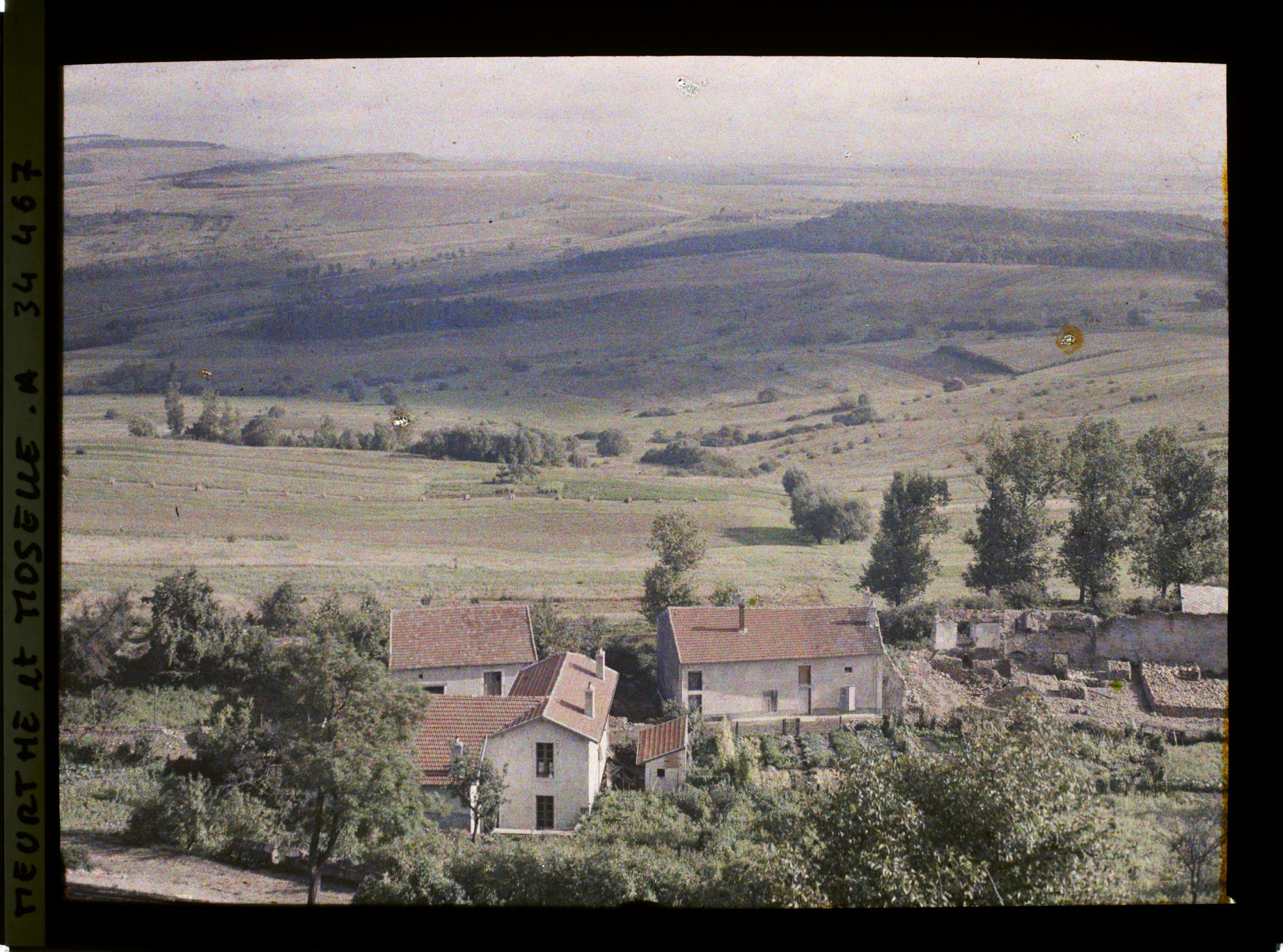 Image représentant France, Mousson, Panorama pris de Mousson vers le nord de la forêt de Facq, les Mesnils, le Signalle Xou et Metz à l'horizon