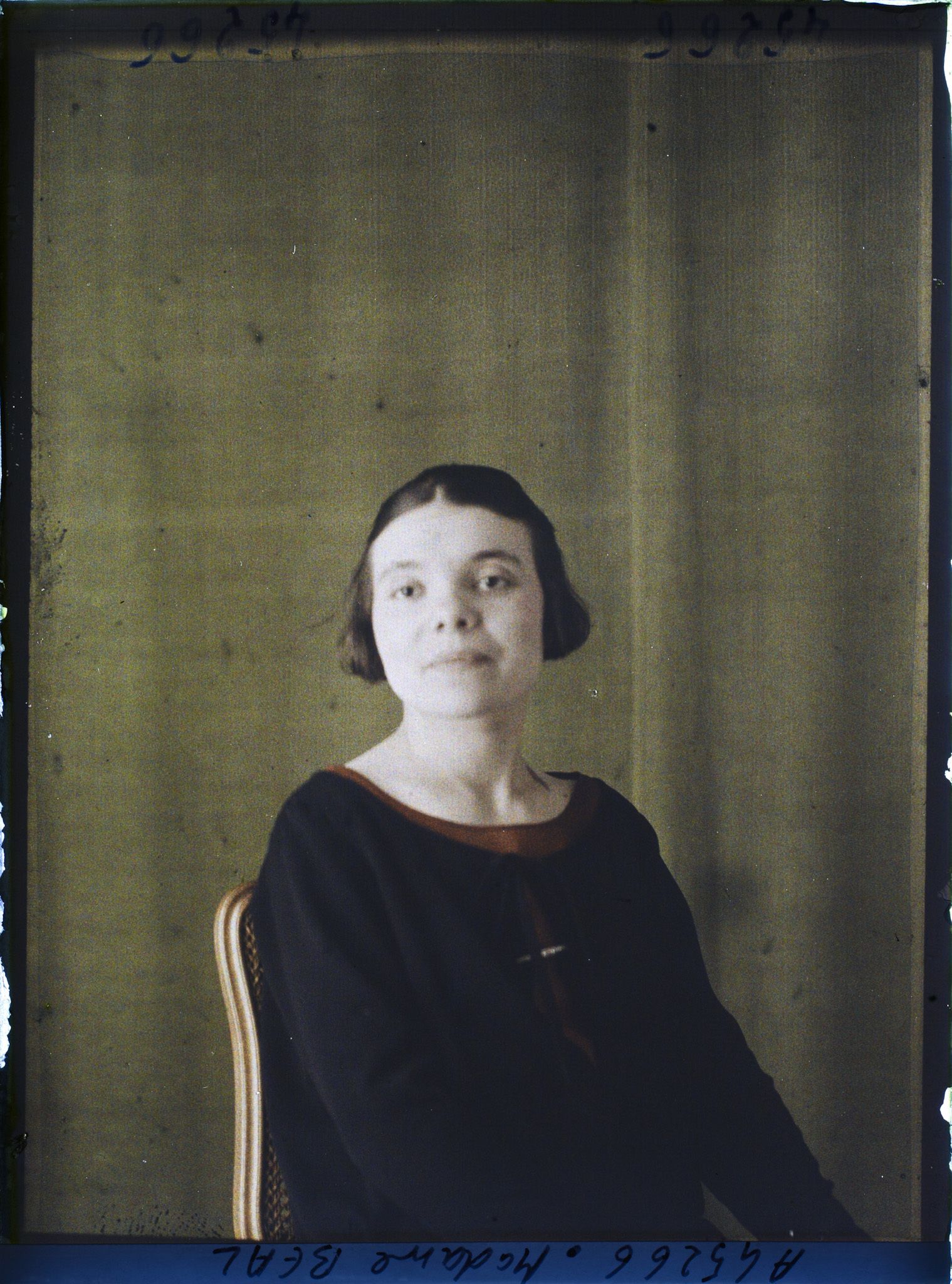 Image représentant https://musee-albert-kahn.s-museum.fr/home/NWQ2OTAwYzNmYjZlZTk1ZWQwODJmMjY4L2dlbmVyaWMtbm90aWNlLXRhYi9hdXRob3JpdHkvNjE3YTc5ZjVjZjhiODk2OGIzMzM3ZDIx/5d6900c3fb6ee95ed082f268/generic-notice-tab/authority/617a79ebcf8b8968b3337b86 Madame Beal ou Béal