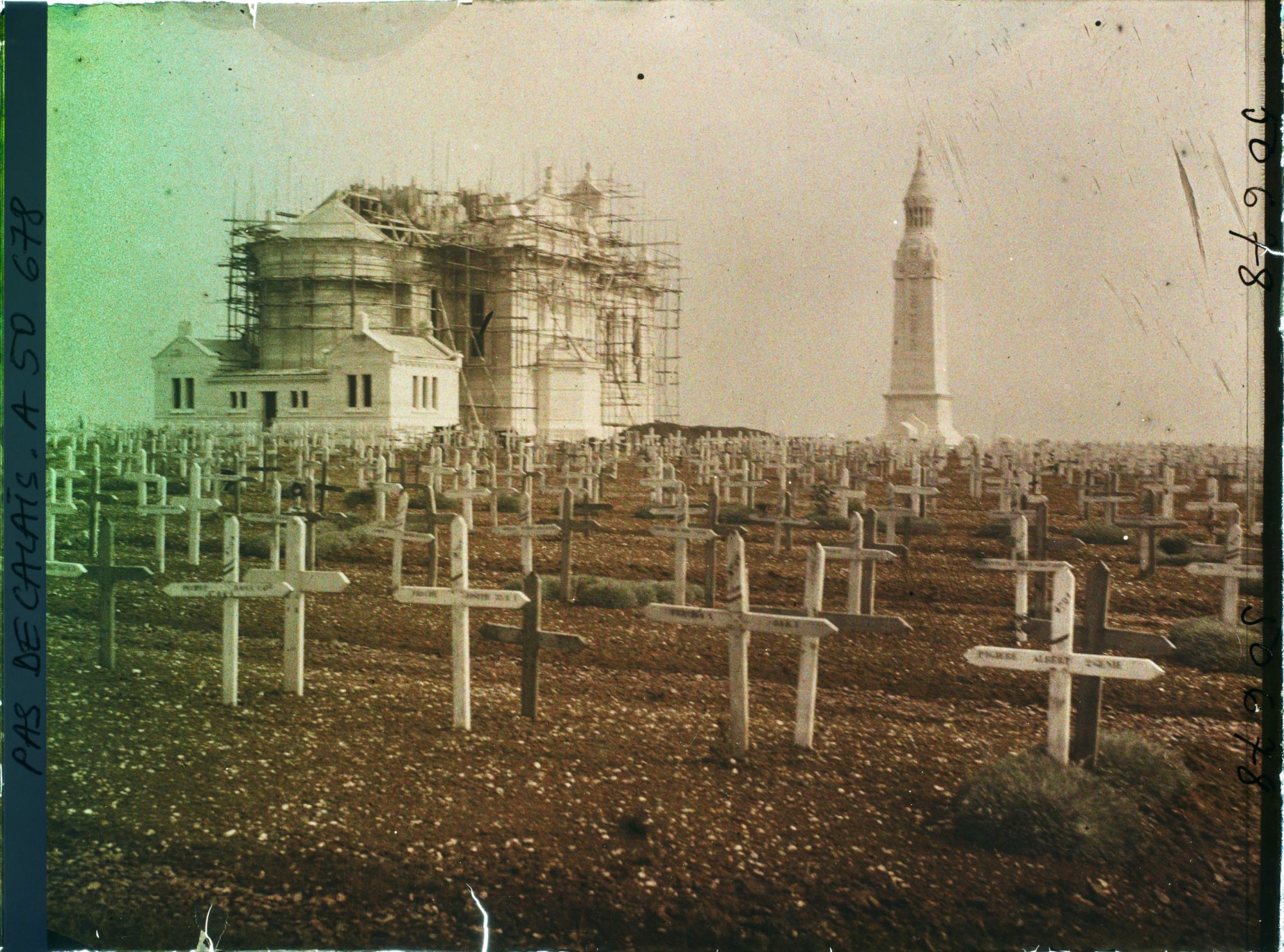 Image représentant France, N.D de Lorette, Vue vers l'Abside de la Chapelle et Mont aux morts
