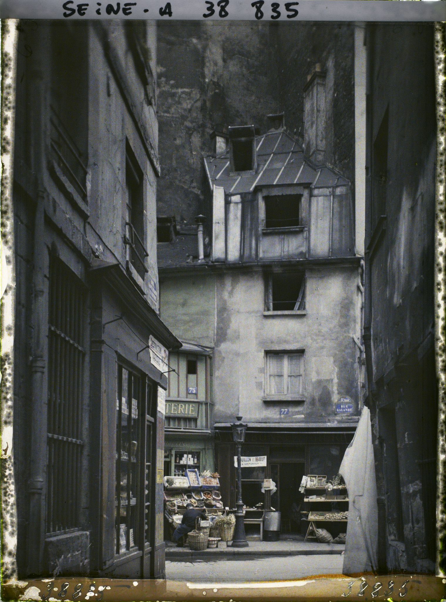 Image représentant Vue sur la rue Galande depuis la rue Saint-Julien-le-Pauvre