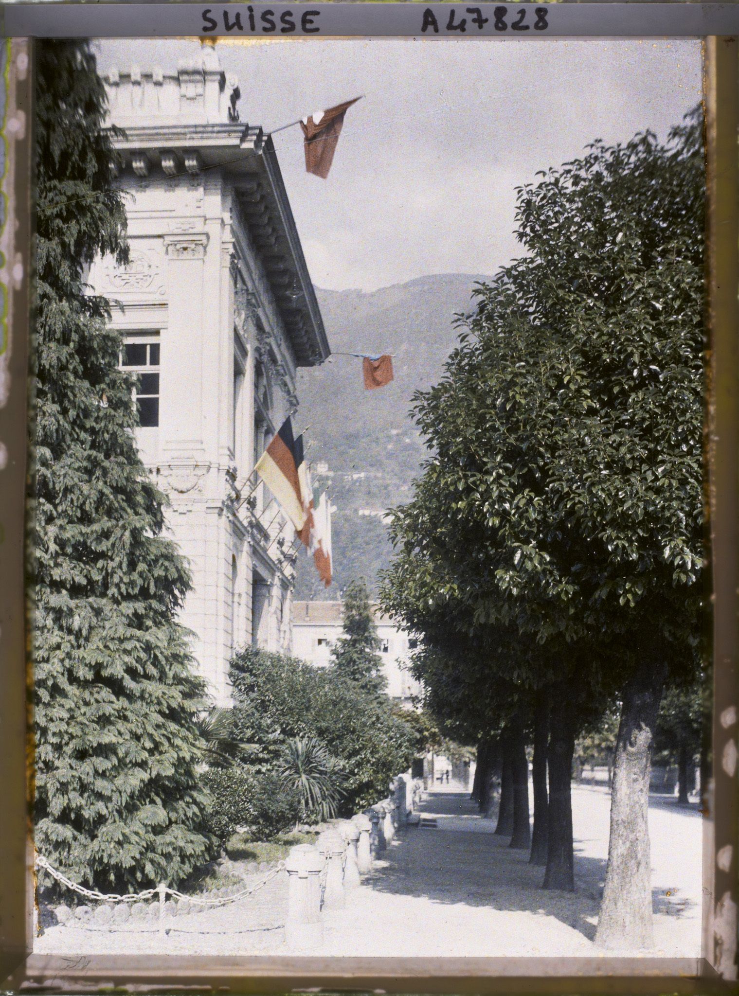 Image représentant Accords de Locarno, la rue du palais de Justice où eut lieu la conférence sur le pacte de Sécurité