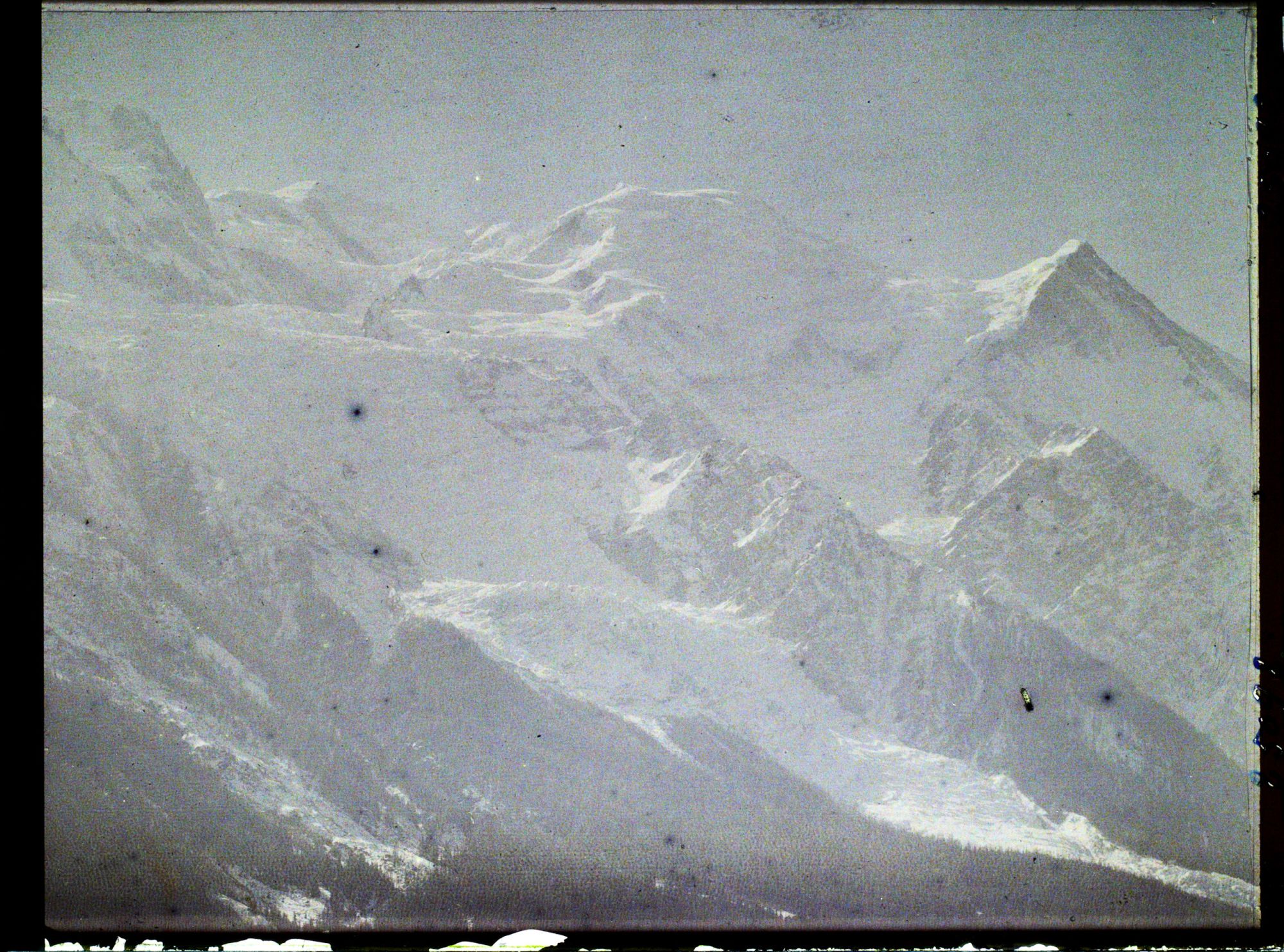 Image représentant France Les Alpes, Vallée de Chamonix. Lever de Soleil s/ le Mt Blanc, le Dome et l'aiguille du Goûter 10 heures