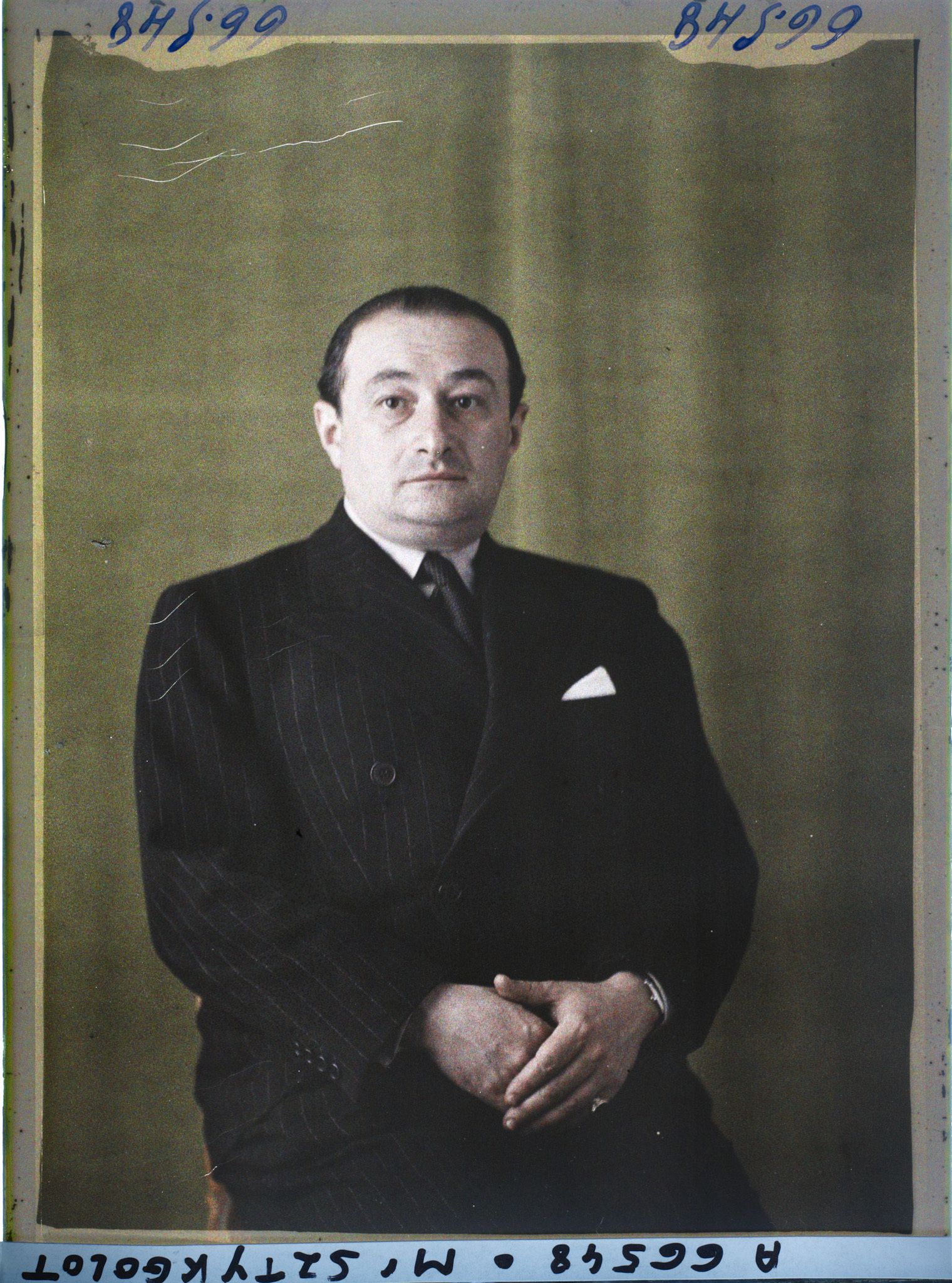 Image représentant https://musee-albert-kahn.s-museum.fr/home/NWQ2OTAwYzNmYjZlZTk1ZWQwODJmMjY4L2dlbmVyaWMtbm90aWNlLXRhYi9hdXRob3JpdHkvNjE3YTc5ZjVjZjhiODk2OGIzMzM3ZDIx/5d6900c3fb6ee95ed082f268/generic-notice-tab/authority/617a79ebcf8b8968b3337818 Monsieurr Sztykgolot