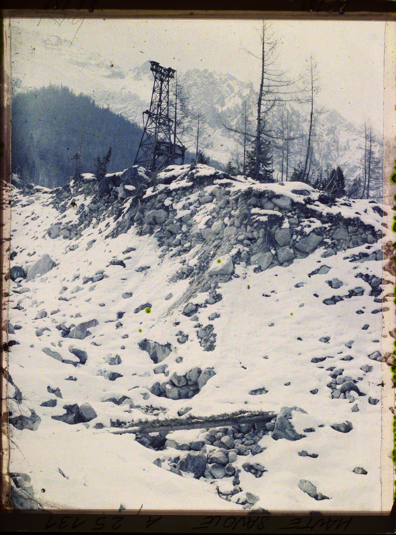 Image représentant France Les Alpes, Glacier des Bossons : Torrent des Pèlerins, Pylône du Chin de fer aérien, dans le fond, Montagne de la Côte et le Goûter
