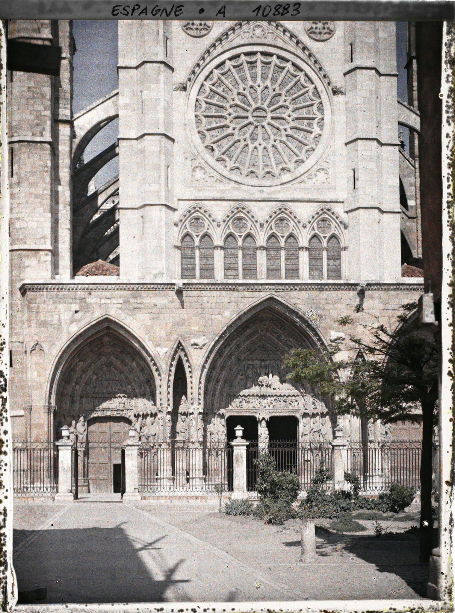 Image représentant Espagne, Léon, Le Portail Central de la Cathédrale et la grande rose de la façade