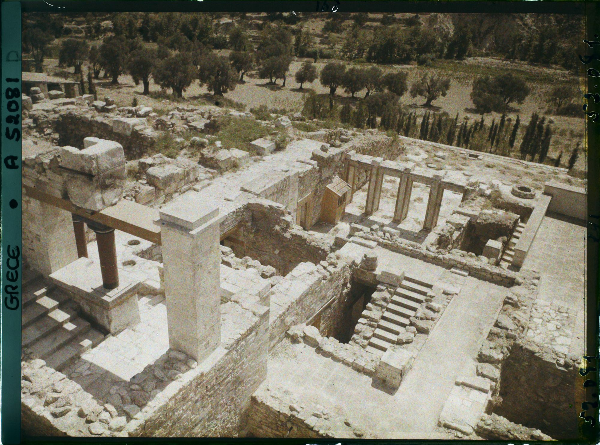 Image représentant Dans l'aile orientale du Palais Megarons (appartements du Roi et de la Reine)