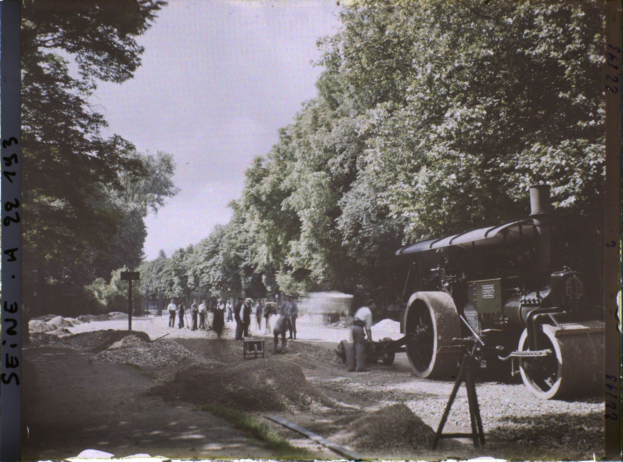 Image représentant La réfection de la chaussée à la porte de Boulogne, bois de Boulogne