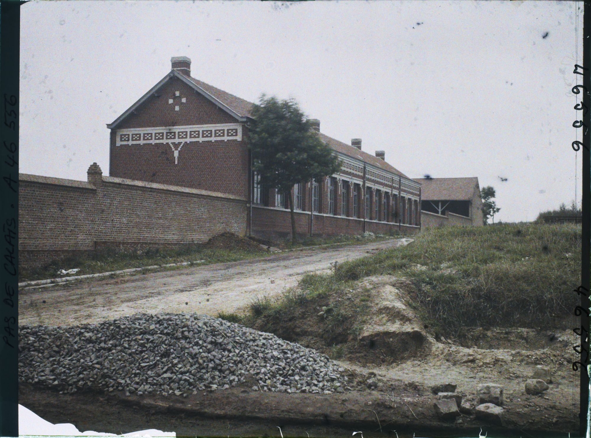 Image représentant France, Angres, Nouvelles Ecoles autre aspect