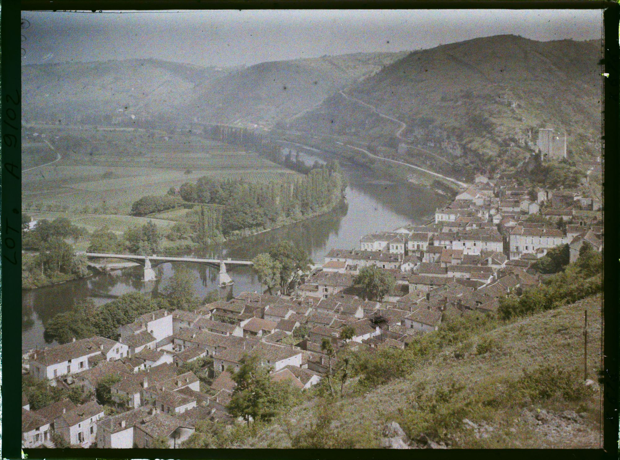Image représentant France, Luzech, Vue sur la courbe aval du méandre